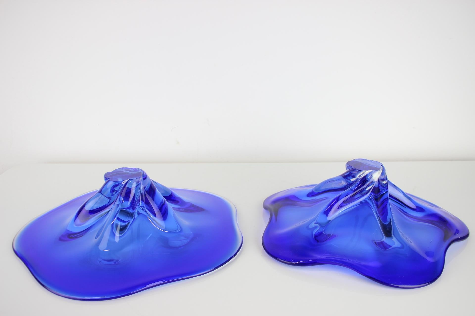 Juego de 2 cuencos de vidrio artístico de Josef Hospodka para Chribska Glassworks, años 60 en Bueno estado para la venta en Praha, CZ