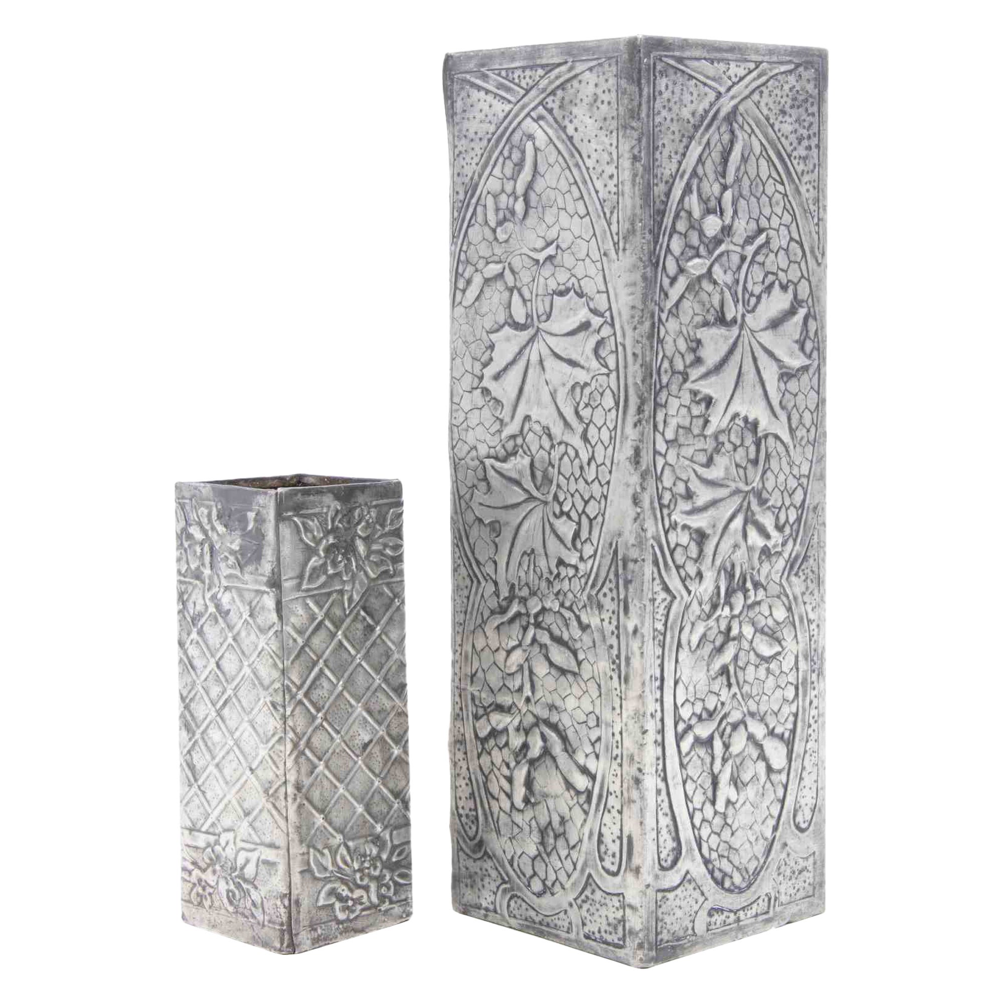 Juego de 2 jarrones de peltre Art Nouveau, Italia, Principios del siglo XX