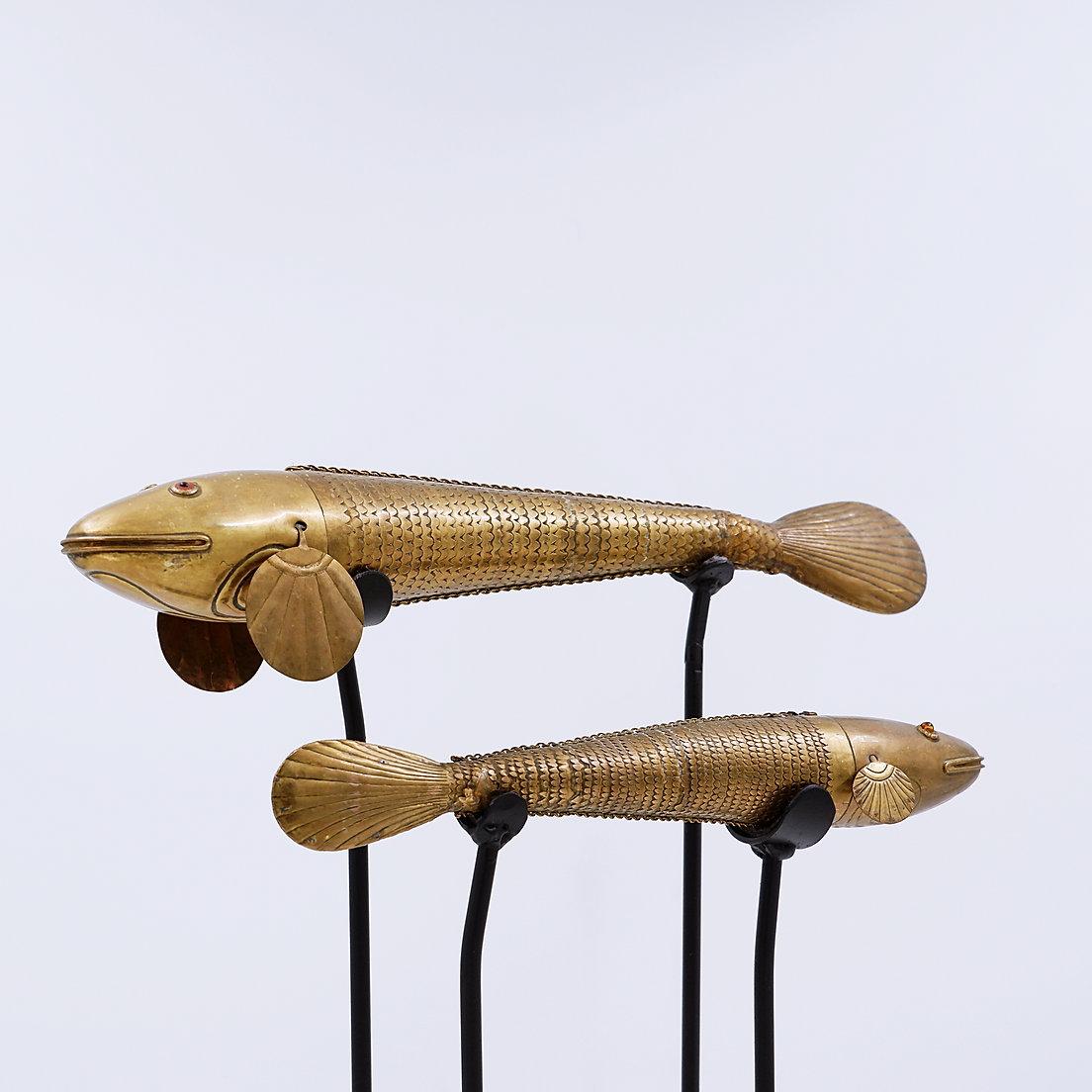 Metal Set of 2 articulated Fish sculptures on stand - 20th For Sale
