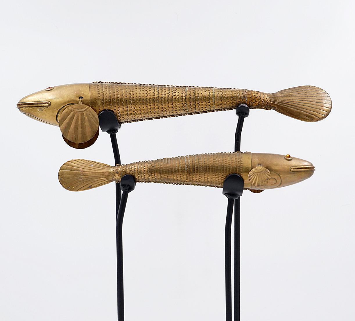 Set of 2 articulated Fish sculptures on stand - 20th For Sale 4