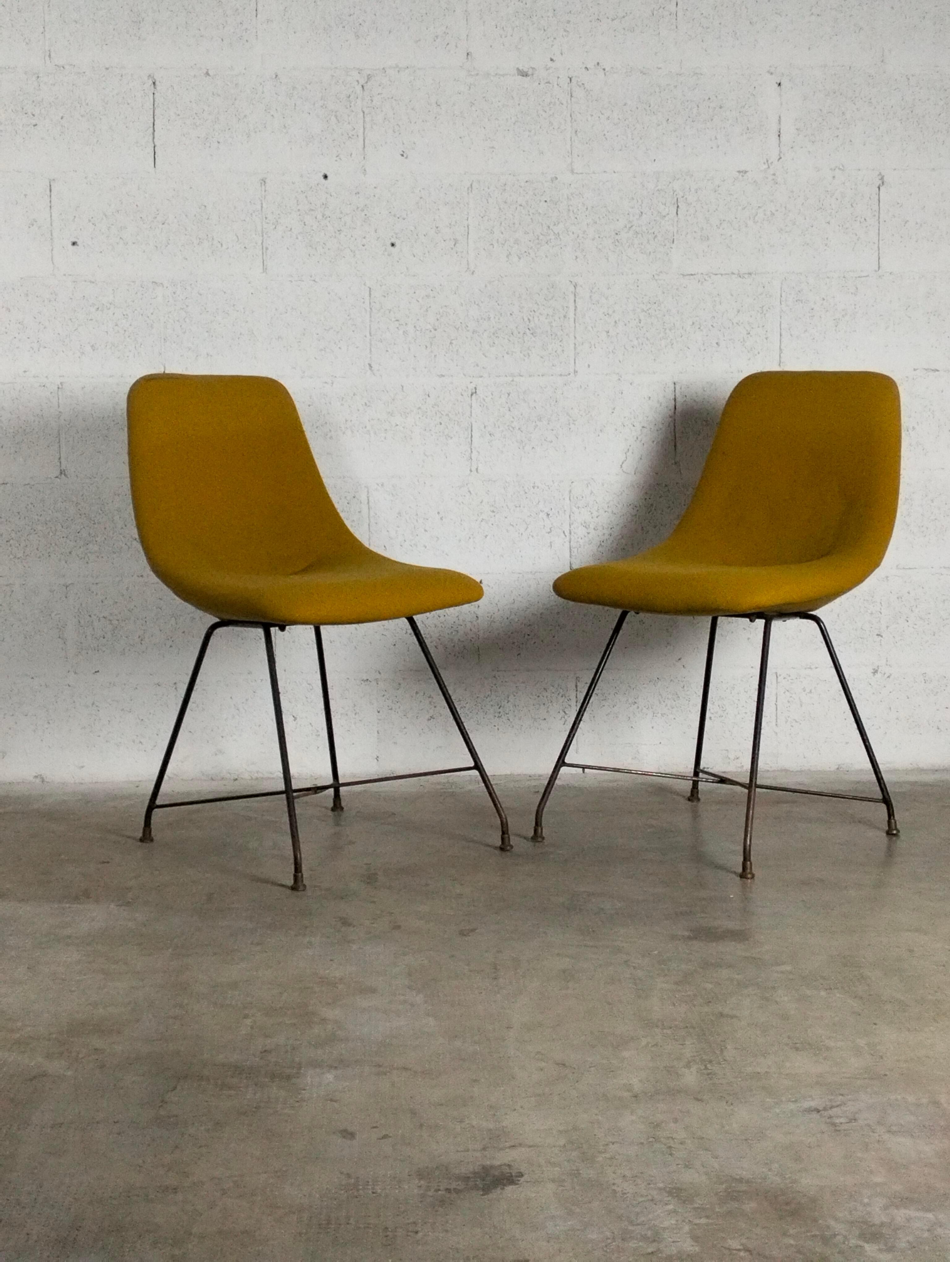 Set of 2 aster chairs by Augusto Bozzi for Saporiti - ‘50'60

Augusto Bozzi
(1924 - 1982)
The name of the designer Augusto Bozzi is linked to that of Sergio Saporiti, founder in 1945 of the homonymous company. Thanks to their fruitful