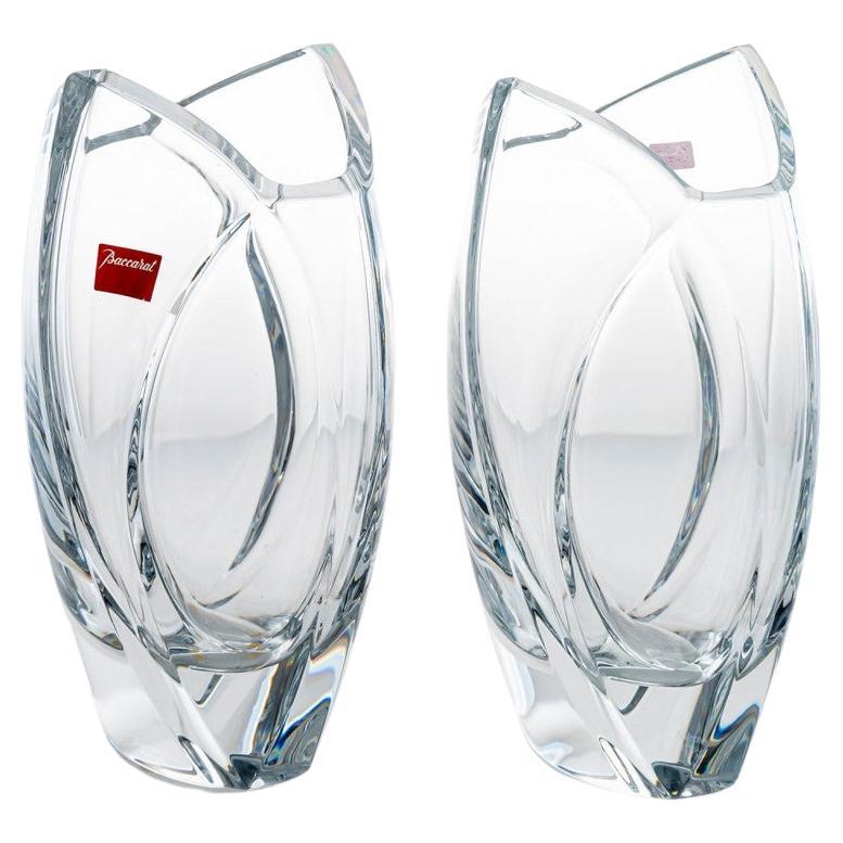 Set di 2 vasi Baccarat con bordo asimmetrico in cristallo trasparente, Francia