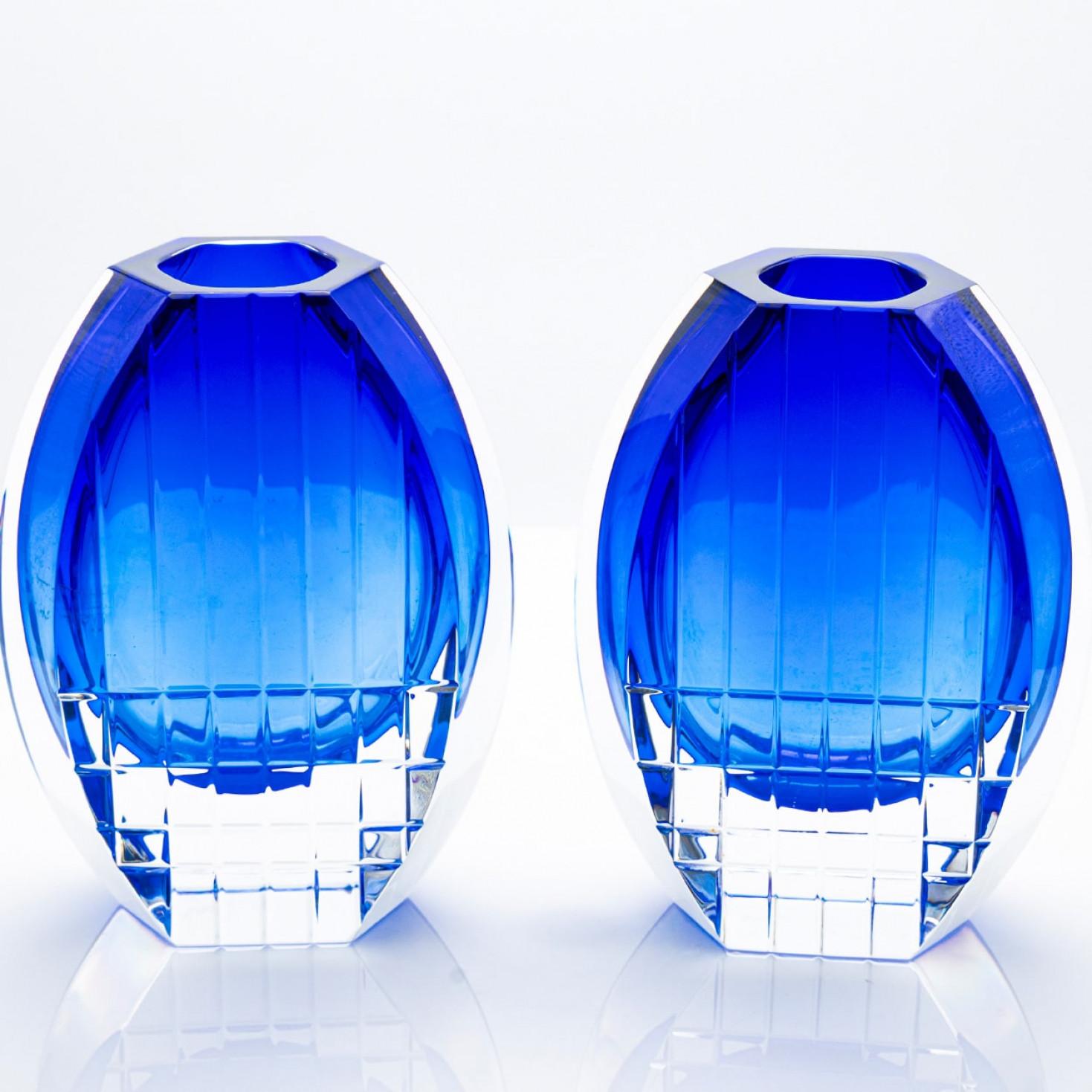 2er-Set Baccarat Geometrische Vasen aus kobaltblauem, klarem Kristallglas, Frankreich im Zustand „Gut“ im Angebot in Rijssen, NL
