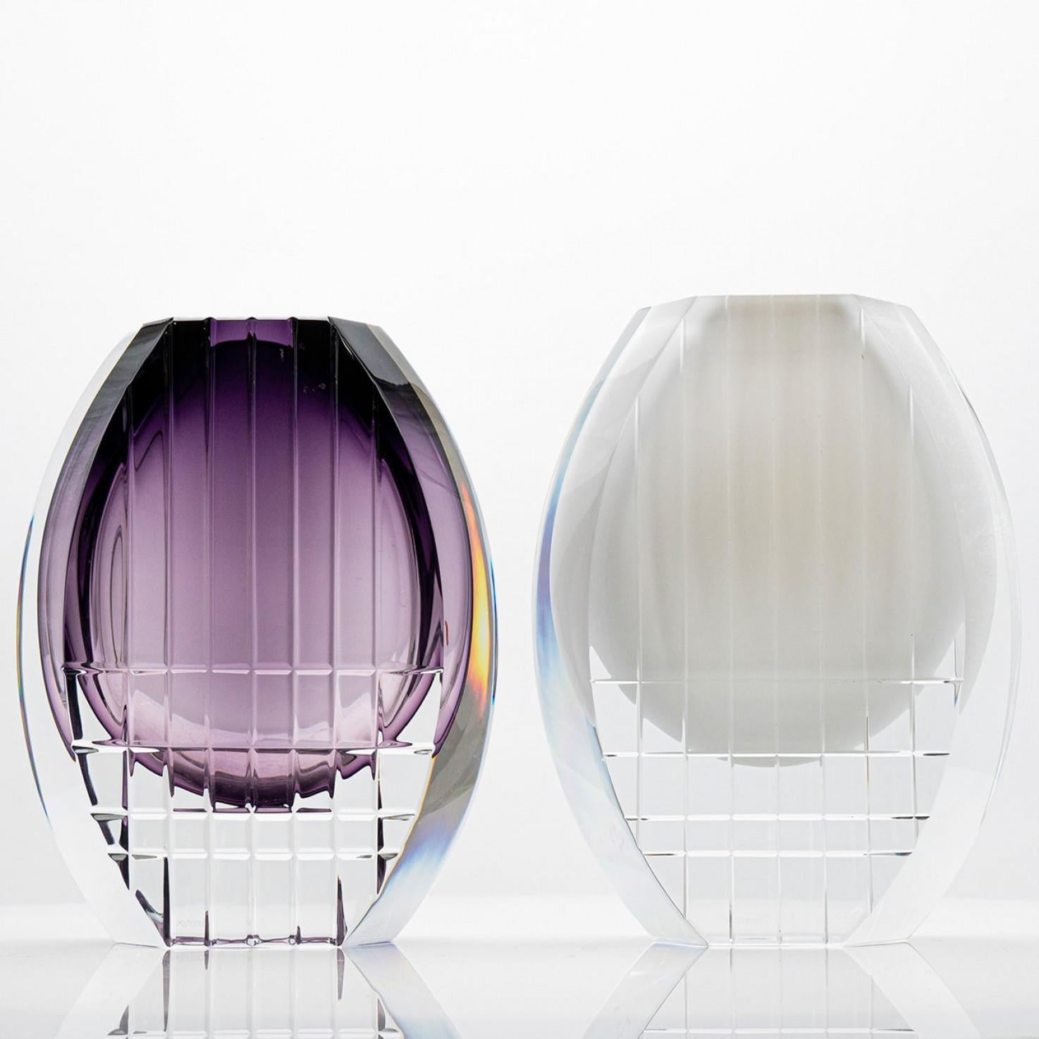 Francese Set di 2 vasi geometrici Baccarat in vetro trasparente viola, Francia in vendita