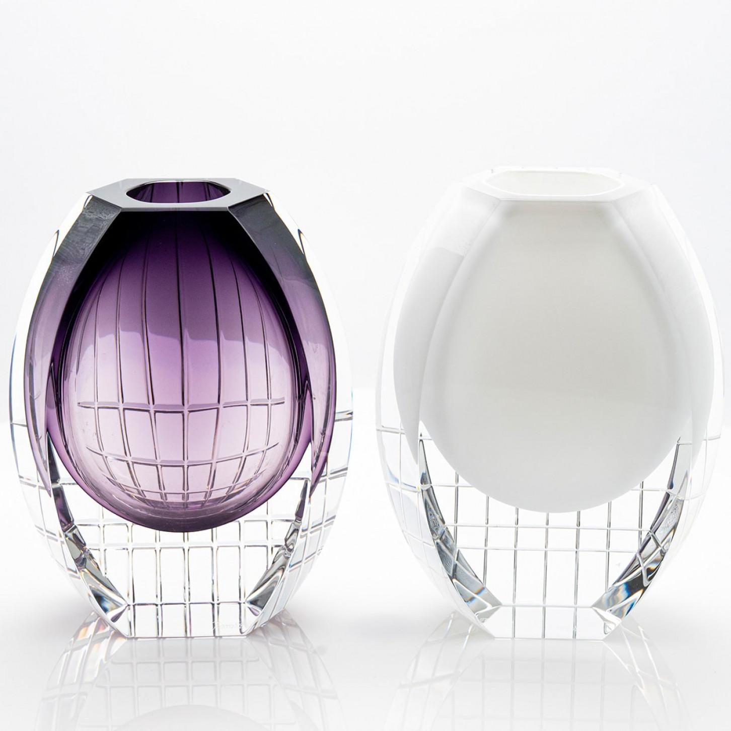 Set di 2 vasi geometrici Baccarat in vetro trasparente viola, Francia In condizioni buone in vendita a Rijssen, NL