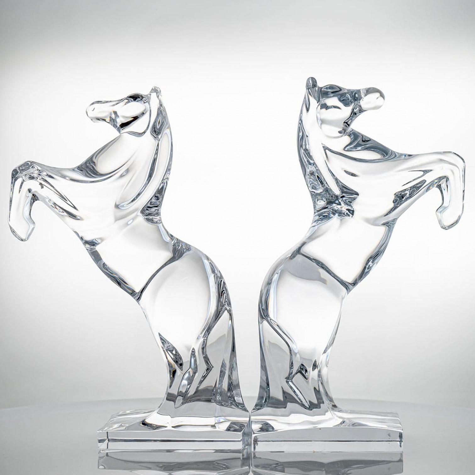 Set of 2 Baccarat Rearing Horses by Allison Hawkes, Clear Crystal, France (Moderne der Mitte des Jahrhunderts) im Angebot