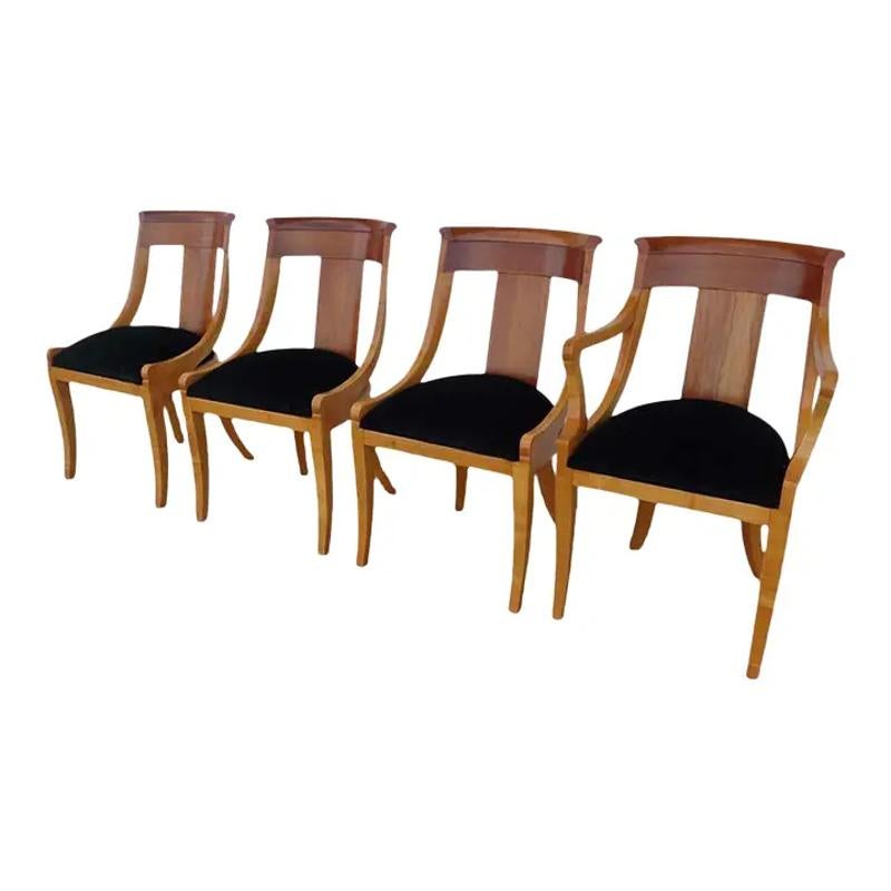 Set of 2 Baker Regency Dining Chairs In Good Condition For Sale In Pasadena, TX