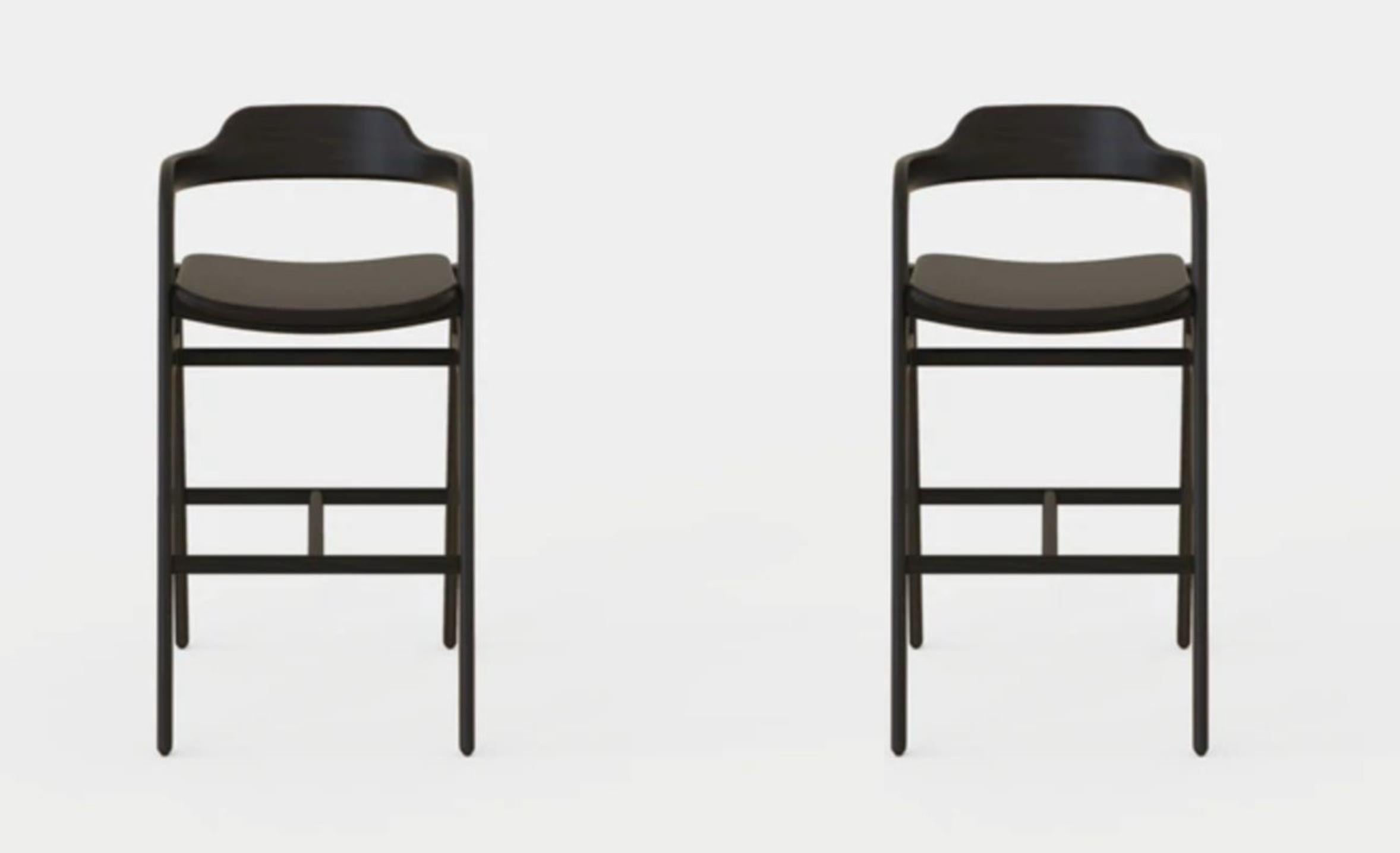 Ensemble de 2 chaises hautes équilibrées par Sebastián Angeles
Matériau : noyer
Dimensions : L 45 x P 40 x 100 cm : L 45 x P 40 x 100 cm.
Également disponible : autres couleurs disponibles.

L'amour des processus, les propriétés des matériaux, les
