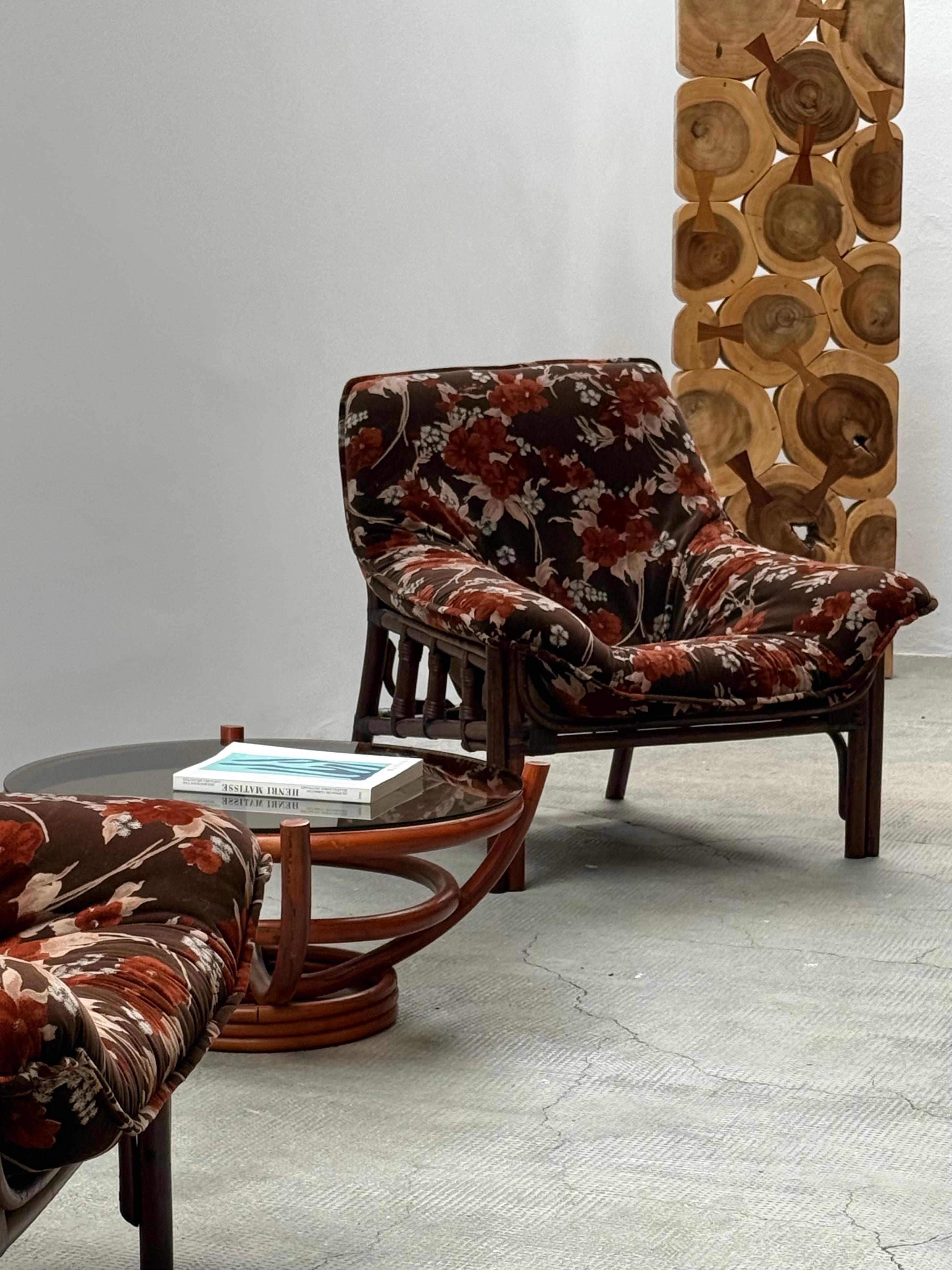 ENSEMBLE DE 2 CHAISES EN BAMBOU AVEC TISSU FLORAL ET TABLE À CAFÉ, ITALIE 1970 en vente 9