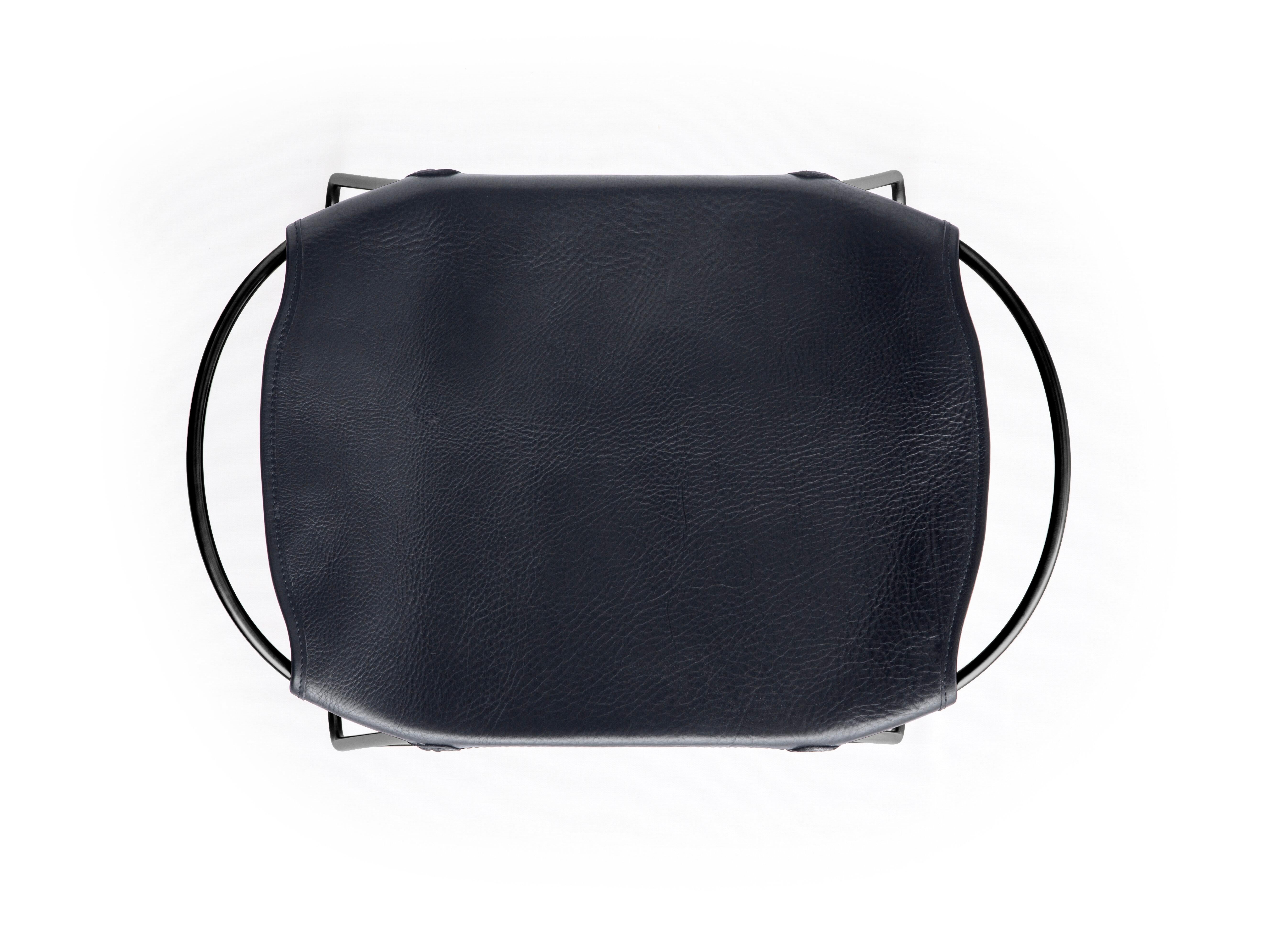 Taburete de Bar Pareja, Metal Negro Humo y Piel Azul Marino, Estilo Contemporáneo Moderno de mediados de siglo en venta