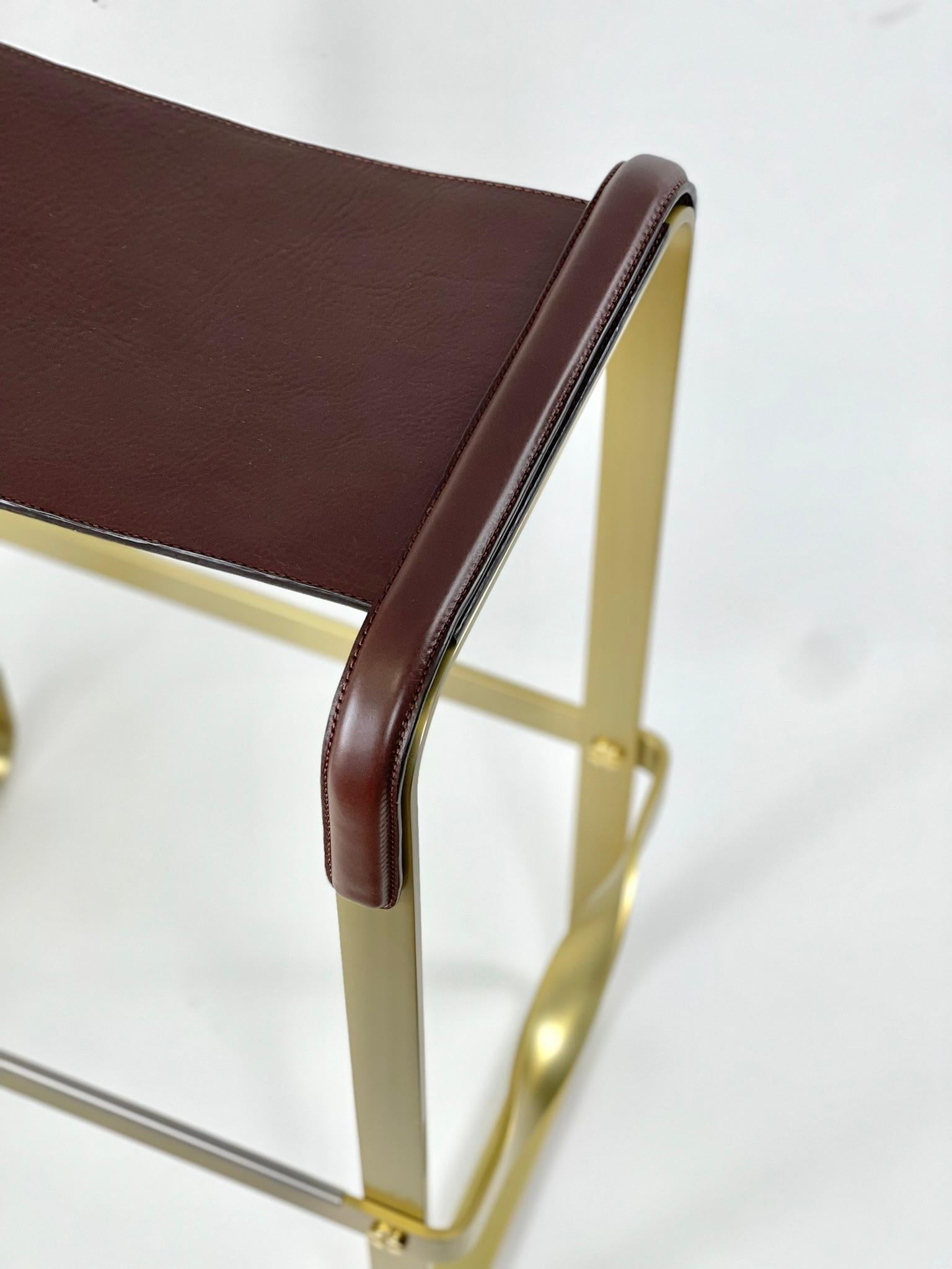 Paar Contemporary  Barhocker Silber gealtertes Metall & natürliches Tabakleder im Angebot 4
