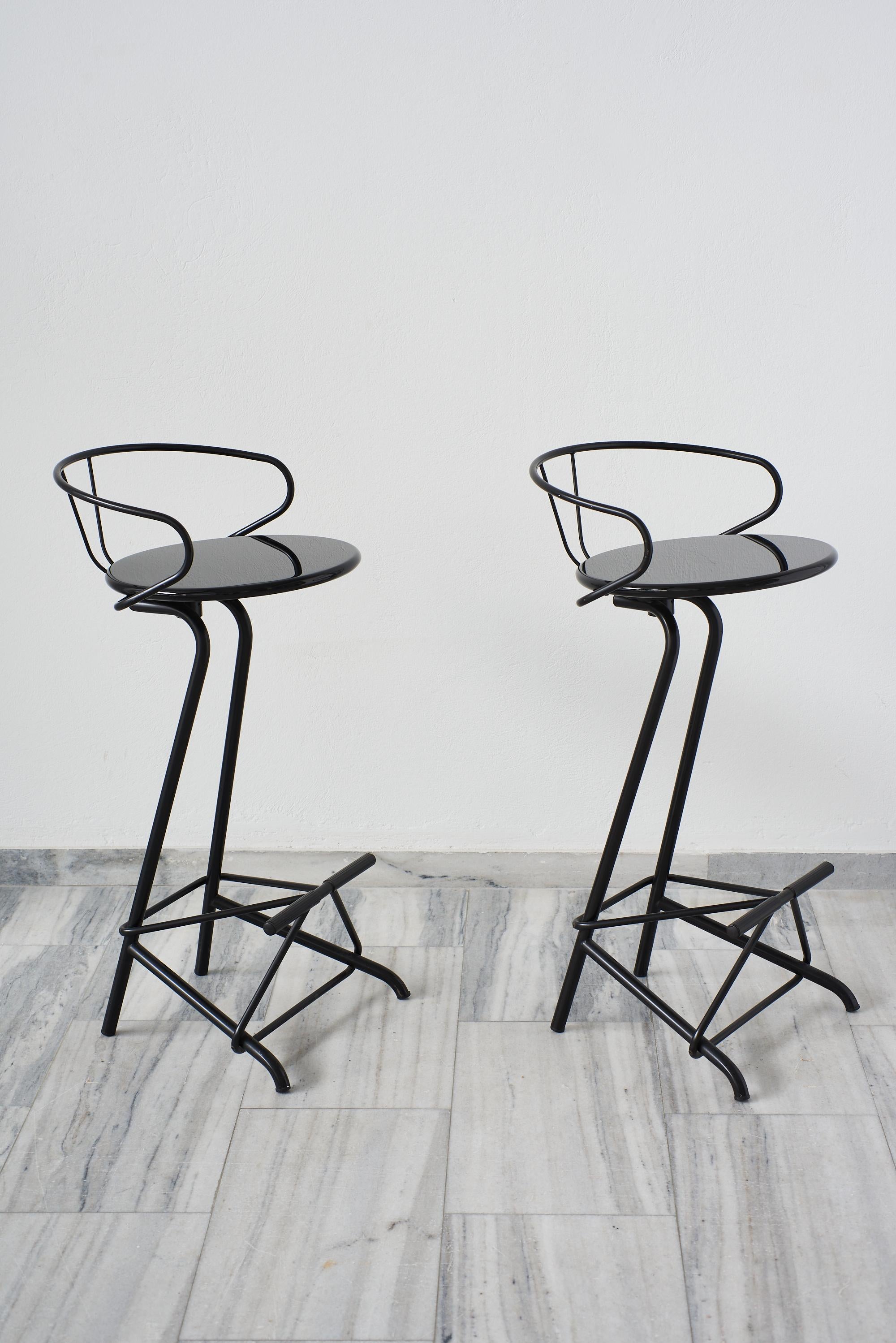 Set of 2 Bar stools, black lacquer, black metal.Italy 1980s.
Beautiful design in excellent condition. The seats rotate 360*
Price is for the set of 2.