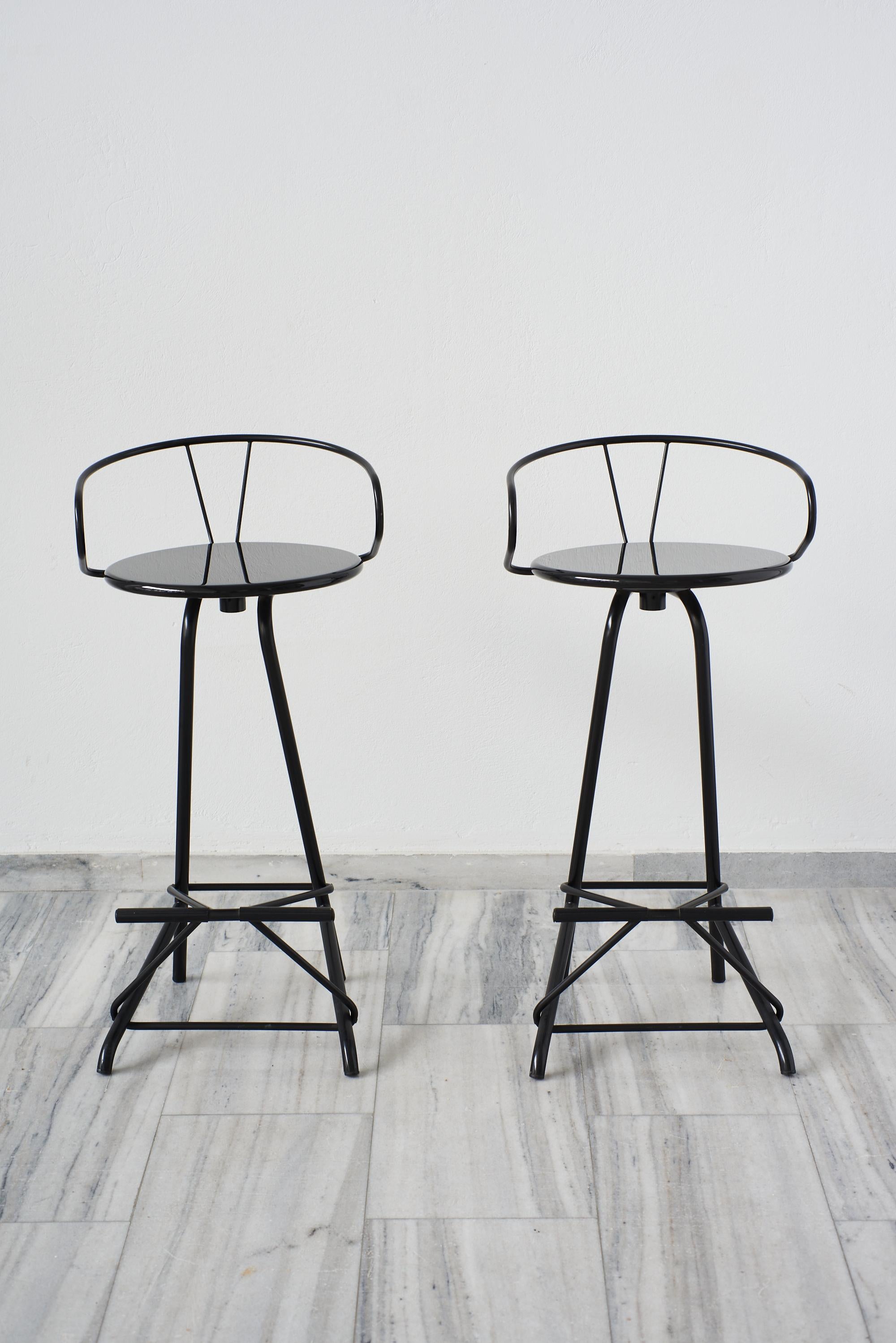 Post-Modern Set of 2 Bar stools, black lacquer, black metal.Italy 1980s. For Sale