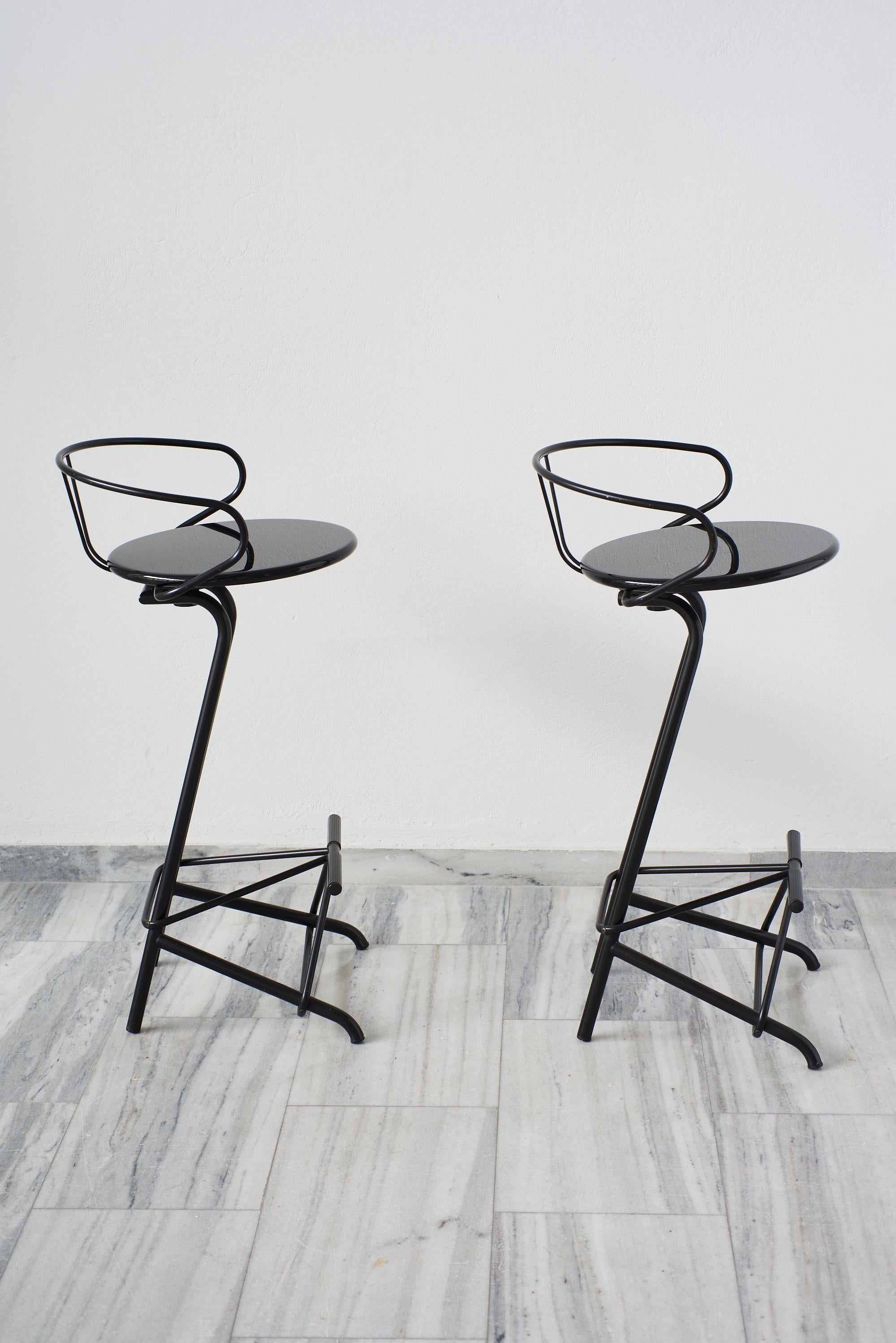Italian Set of 2 Bar stools, black lacquer, black metal.Italy 1980s. For Sale
