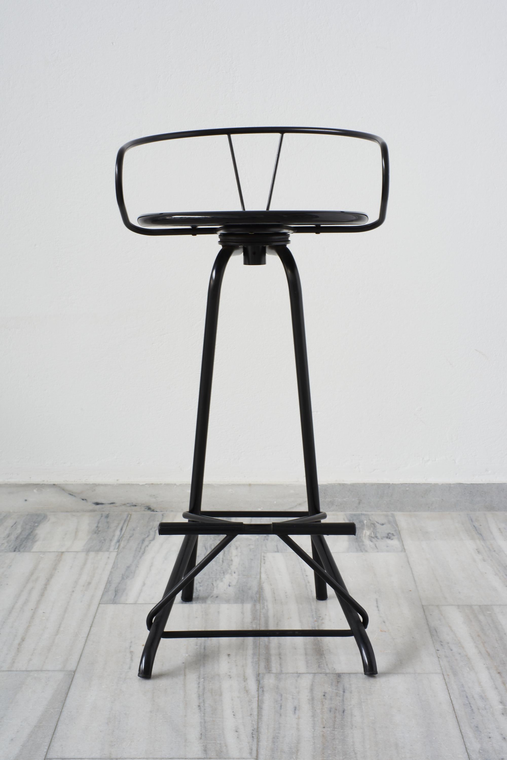 Metal Set of 2 Bar stools, black lacquer, black metal.Italy 1980s. For Sale