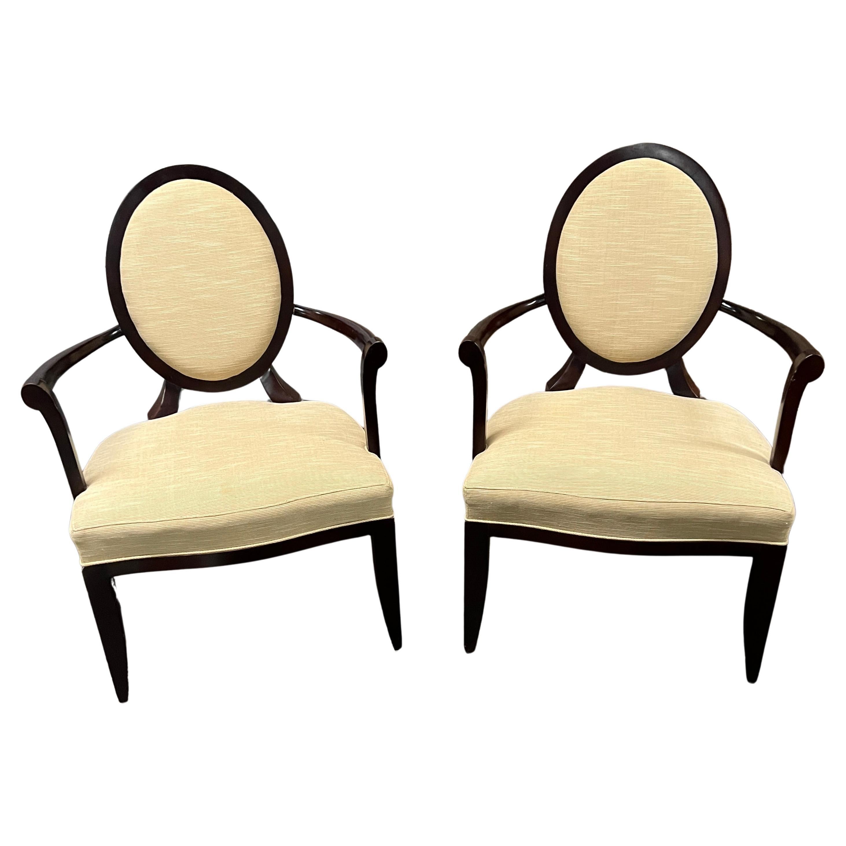 Satz von 2 Barbara Barry für Baker Furniture Esszimmerstühlen mit X-Rückenlehne und Armlehnen im Angebot