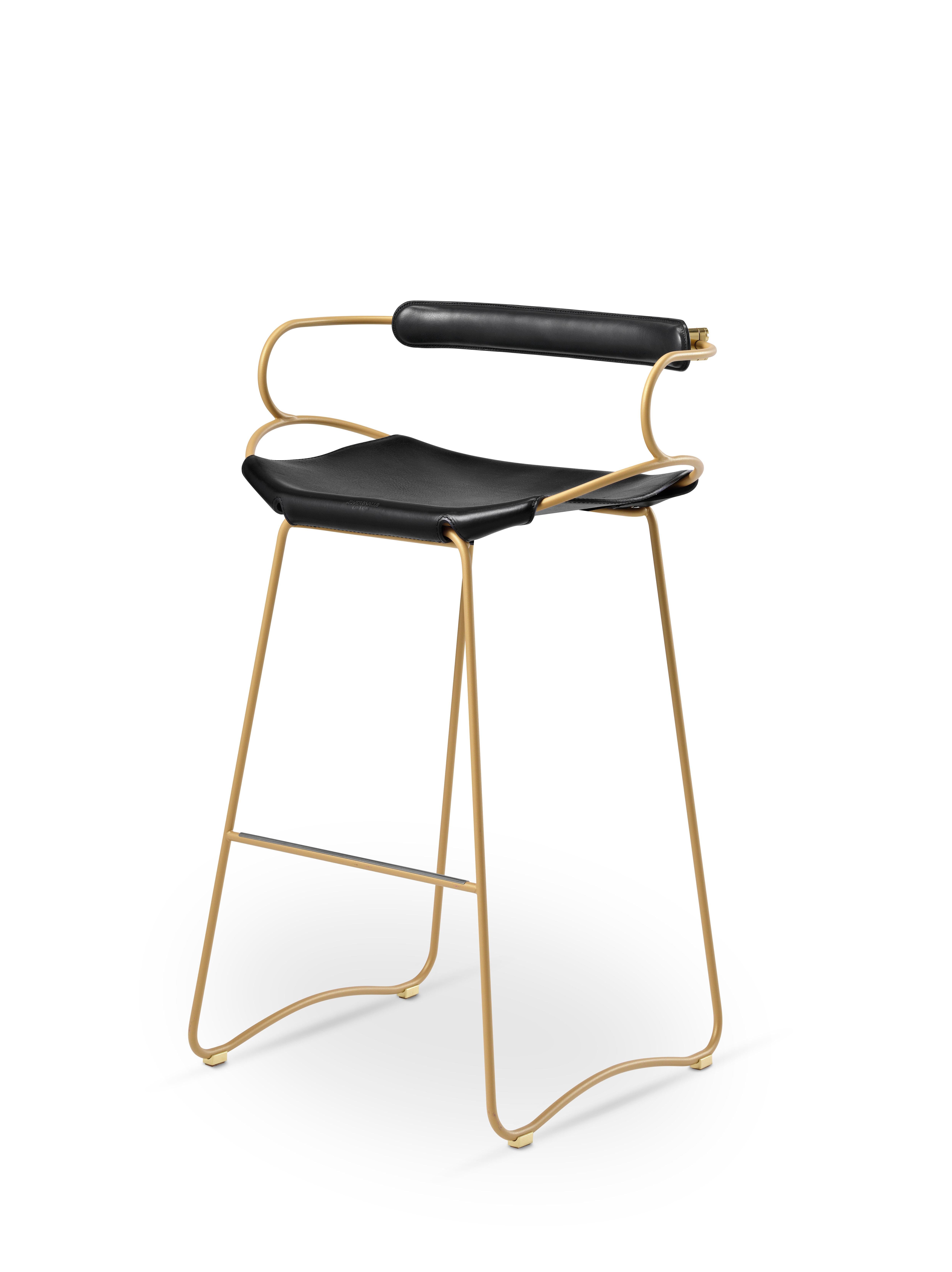 The Hug contemporary barstool with backrest (set of 2) is designed and conceived with a light aesthetic, the slight oscillation of the steel rod of 12 mm is complemented by the flexibility of the double 3.5 mm thick leather. When sitting in this