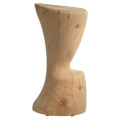 Ensemble de 2 tabourets de bar d'extérieur sculptés dans un seul bloc de bois de cèdre parfumé
