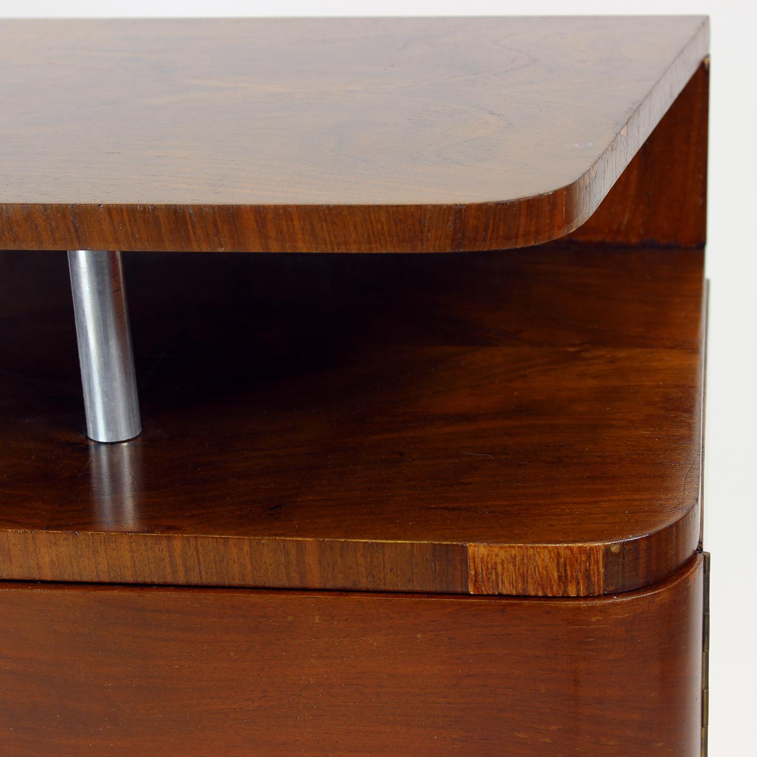 Set Of 2 Bauhaus Bedside Tables, Czechoslovakia 1950s For Sale 1