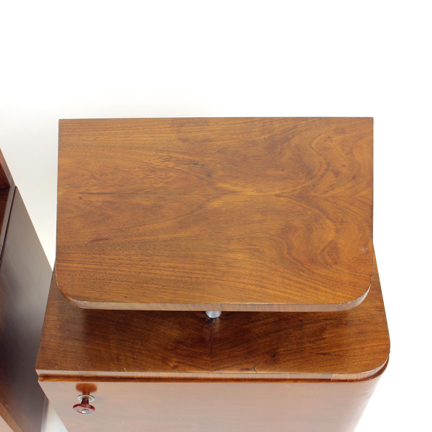 Set Of 2 Bauhaus Bedside Tables, Czechoslovakia 1950s For Sale 3