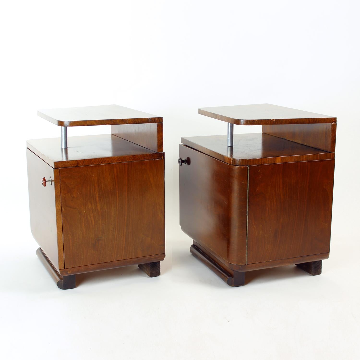 Set Of 2 Bauhaus Bedside Tables, Czechoslovakia 1950s For Sale 4