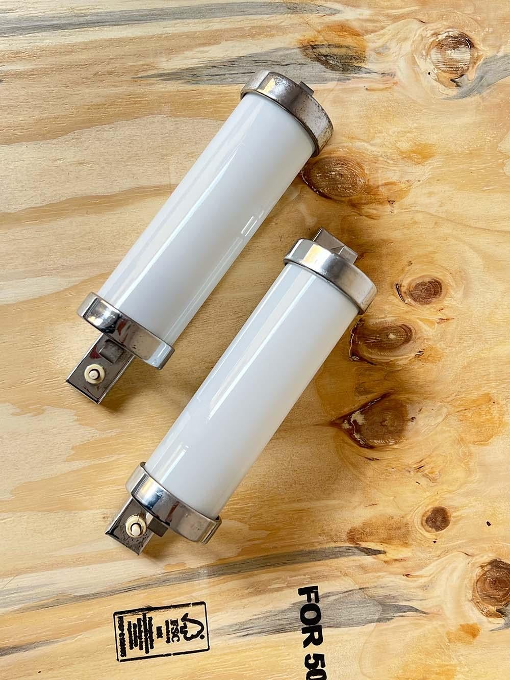 Set of 2 Bauhaus chrome-plated steel tubular wall lamps made by Napako in Czechoslovakia, 1940s.

Each of these beautiful lamps made by the famous Czech manufacturer Napako features a chrome-plated steel structure and their instantly recognizable