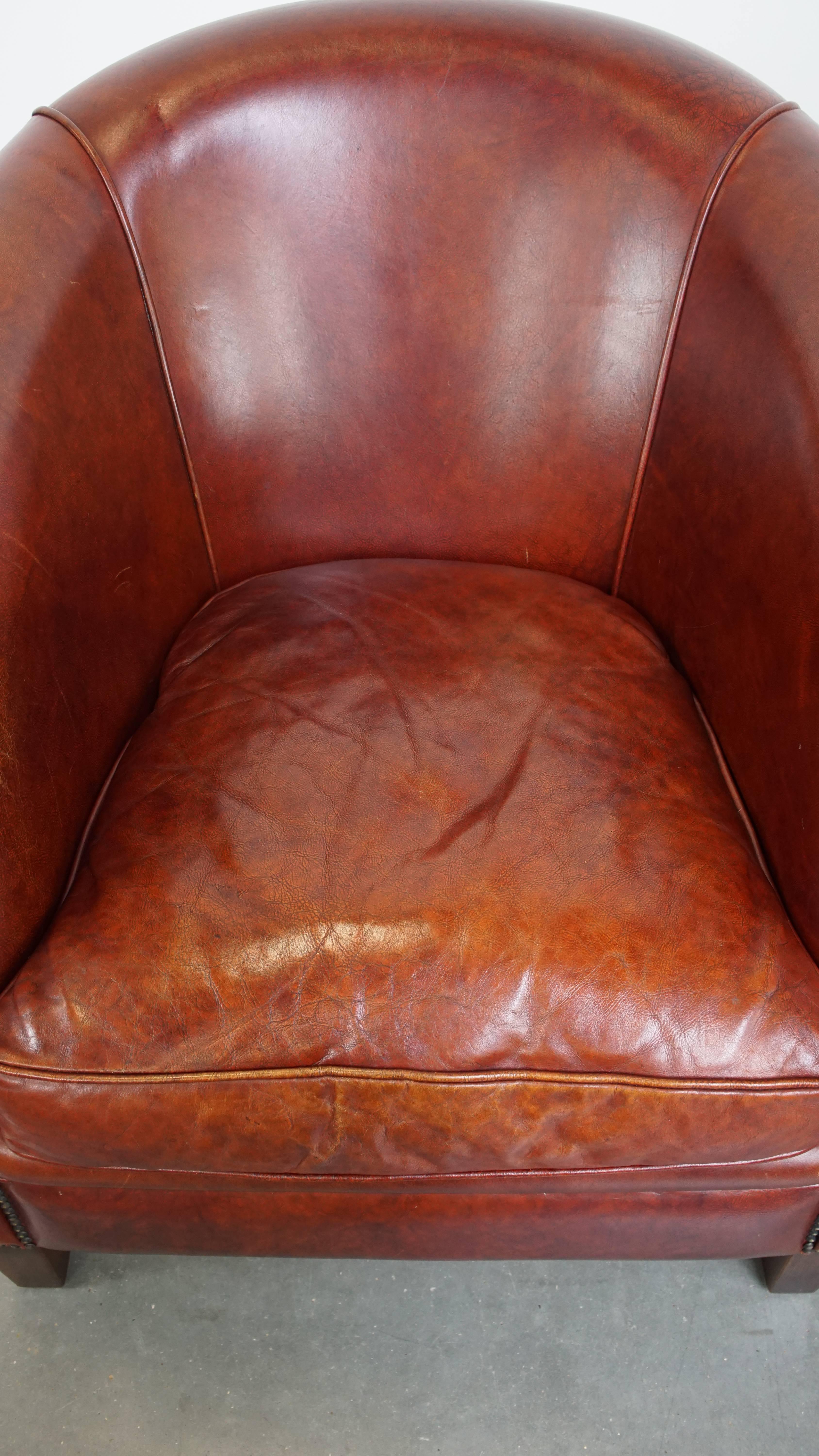 Ensemble de 2 magnifiques fauteuils club en cuir de vache de couleur cognac Bon état - En vente à Harderwijk, NL