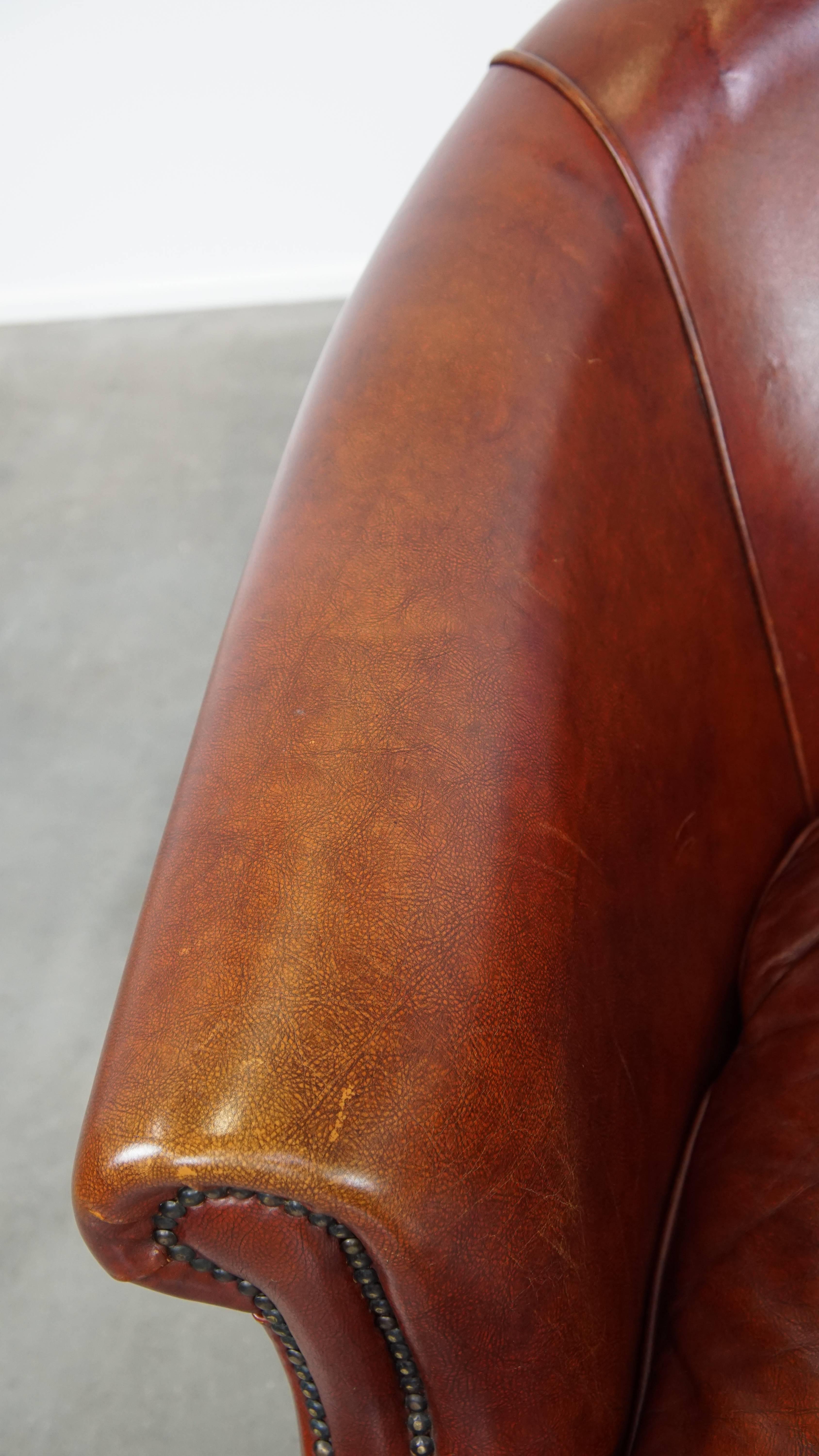 Cuir de vache Ensemble de 2 magnifiques fauteuils club en cuir de vache de couleur cognac en vente