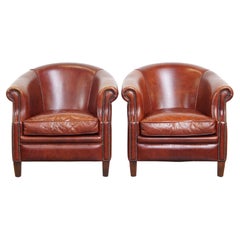 Ensemble de 2 magnifiques fauteuils club en cuir de vache de couleur cognac