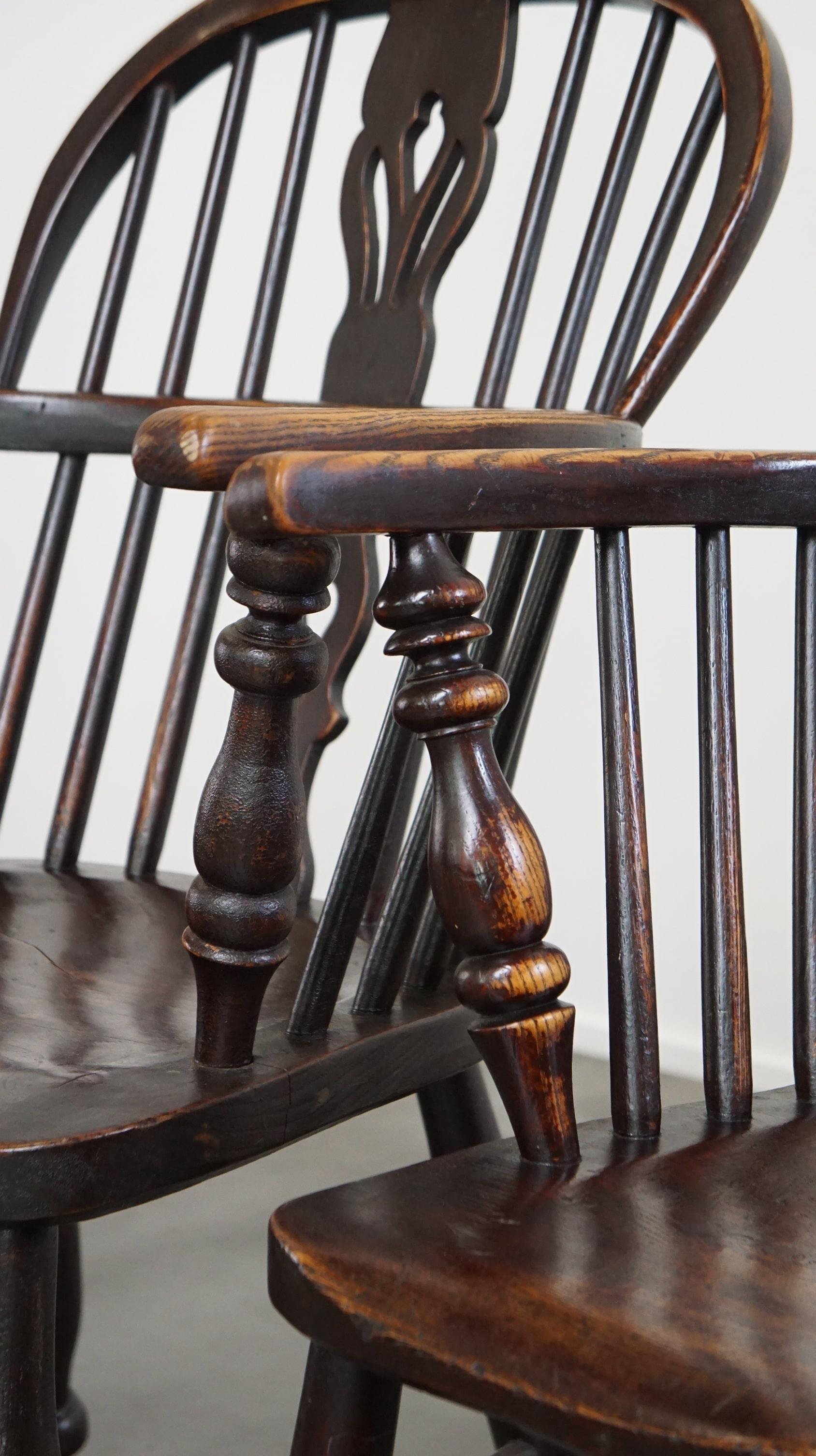 Ensemble de 2 magnifiques chaises/chaises de salle à manger anglaises anciennes à dossier bas Windsor en vente 3