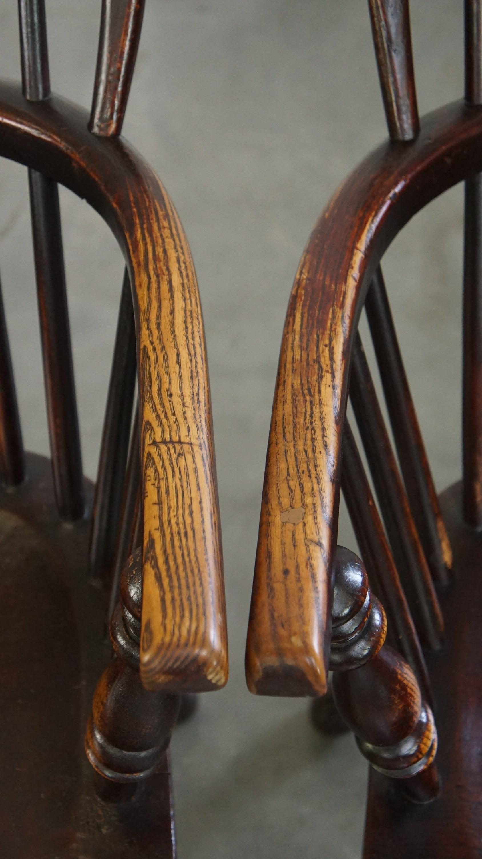 Ensemble de 2 magnifiques chaises/chaises de salle à manger anglaises anciennes à dossier bas Windsor en vente 1