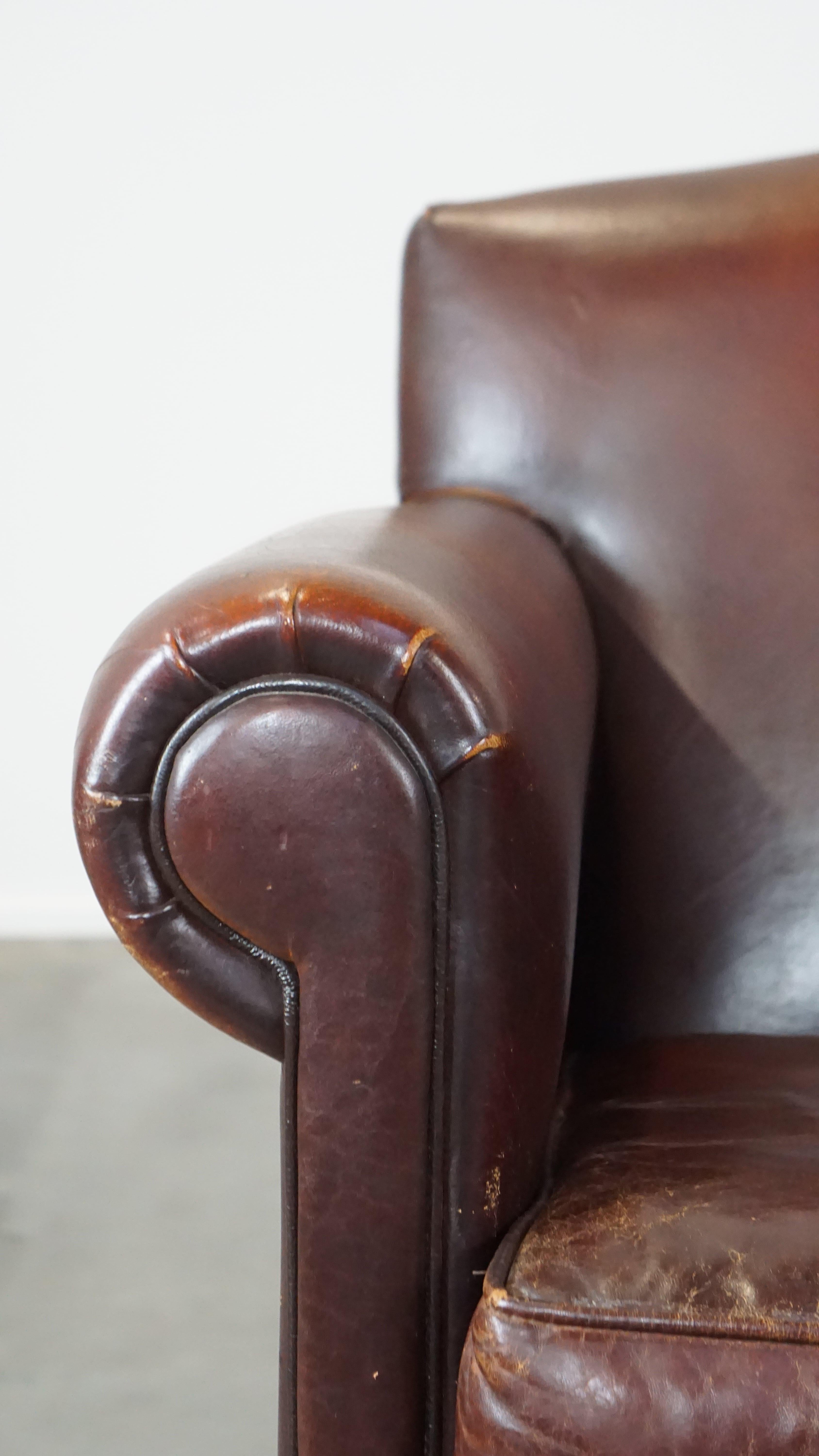 Set di 2 bellissime poltrone di design finemente rifinite e realizzate in pelle di pecora in vendita 5