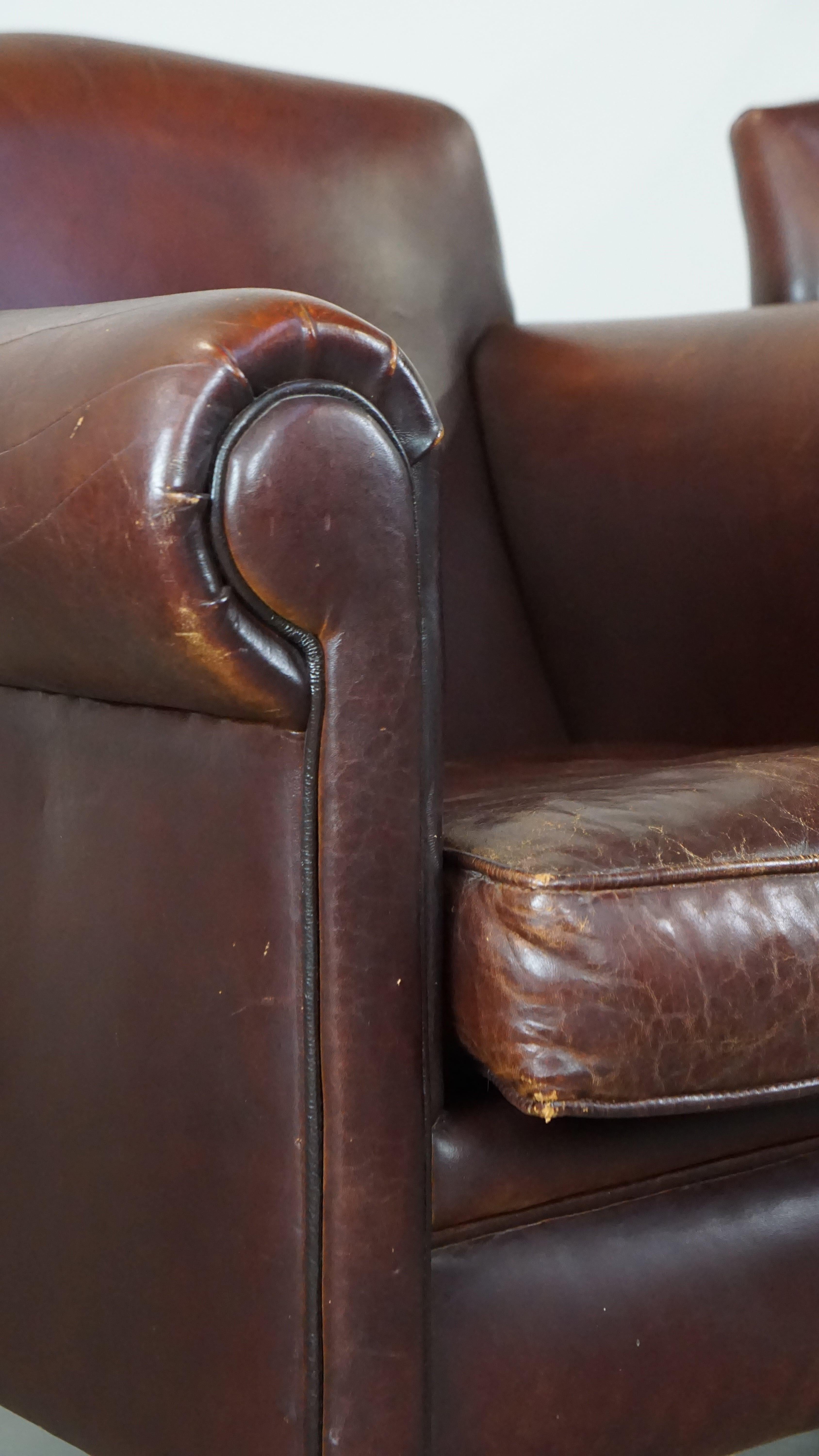 Set di 2 bellissime poltrone di design finemente rifinite e realizzate in pelle di pecora in vendita 6