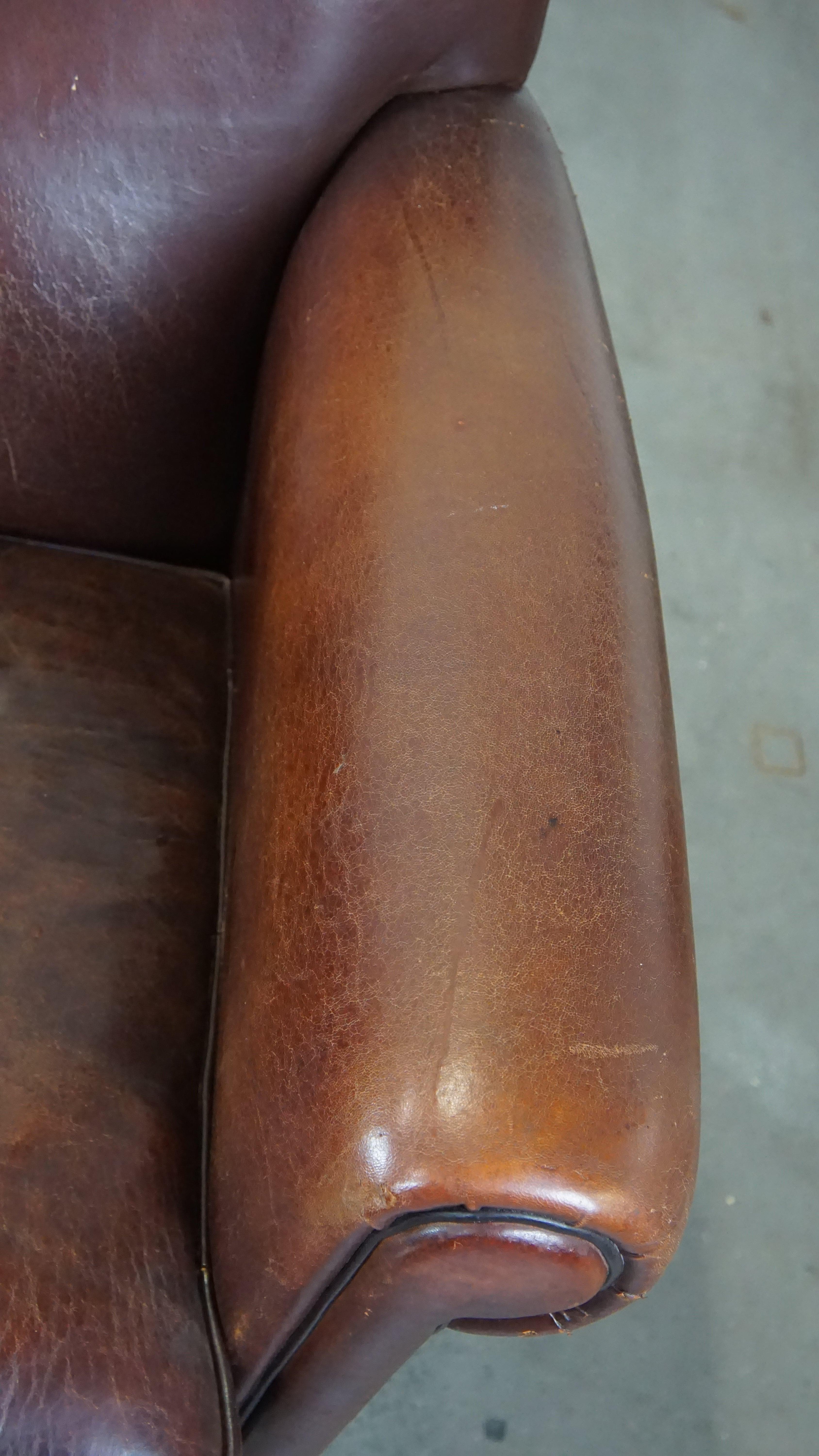 Set di 2 bellissime poltrone di design finemente rifinite e realizzate in pelle di pecora in vendita 3
