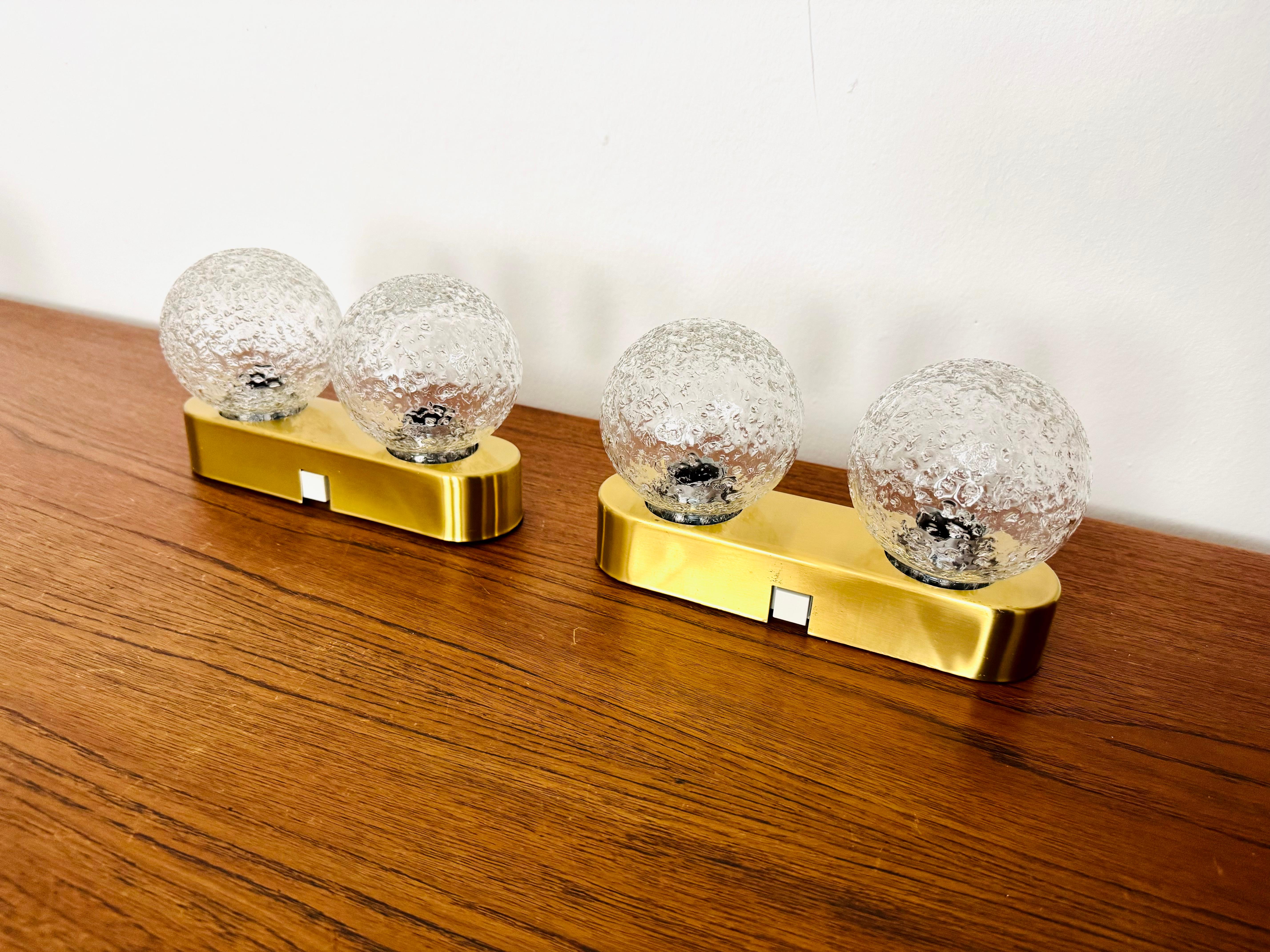 Juego de 2 preciosas lámparas de pared de cristal Ice de Doria en venta 5