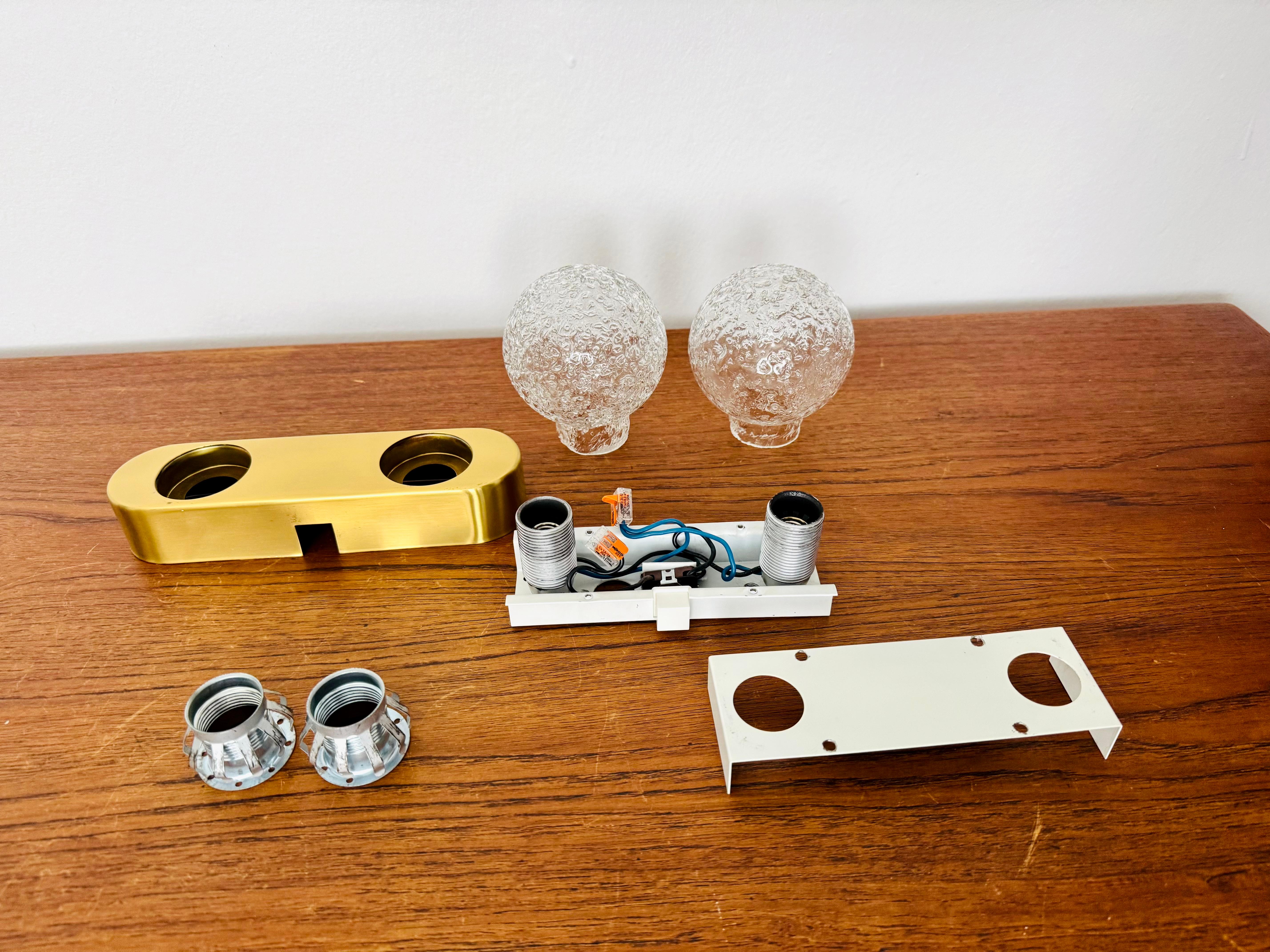 Juego de 2 preciosas lámparas de pared de cristal Ice de Doria en venta 7