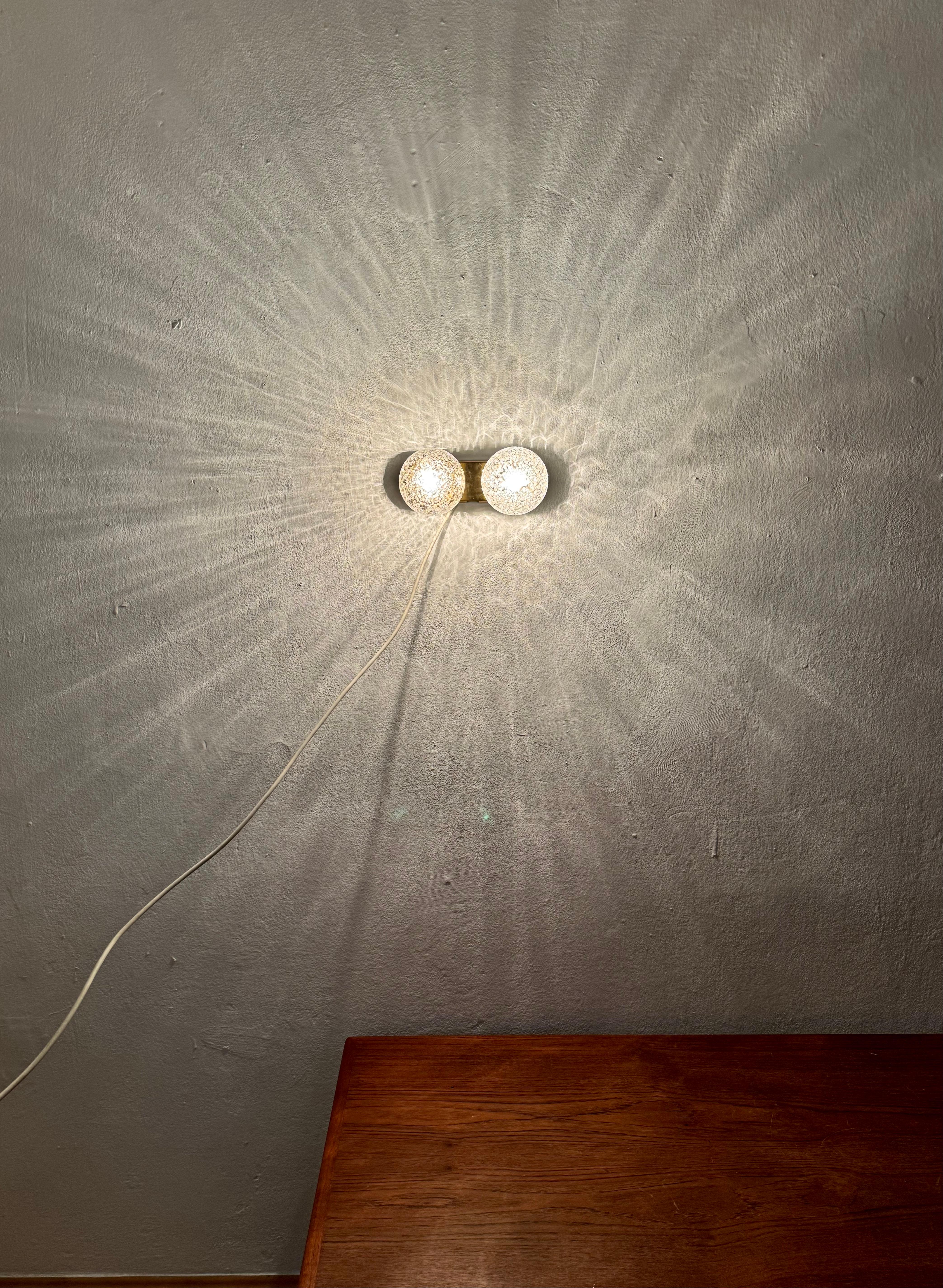 Juego de 2 preciosas lámparas de pared de cristal Ice de Doria en venta 2