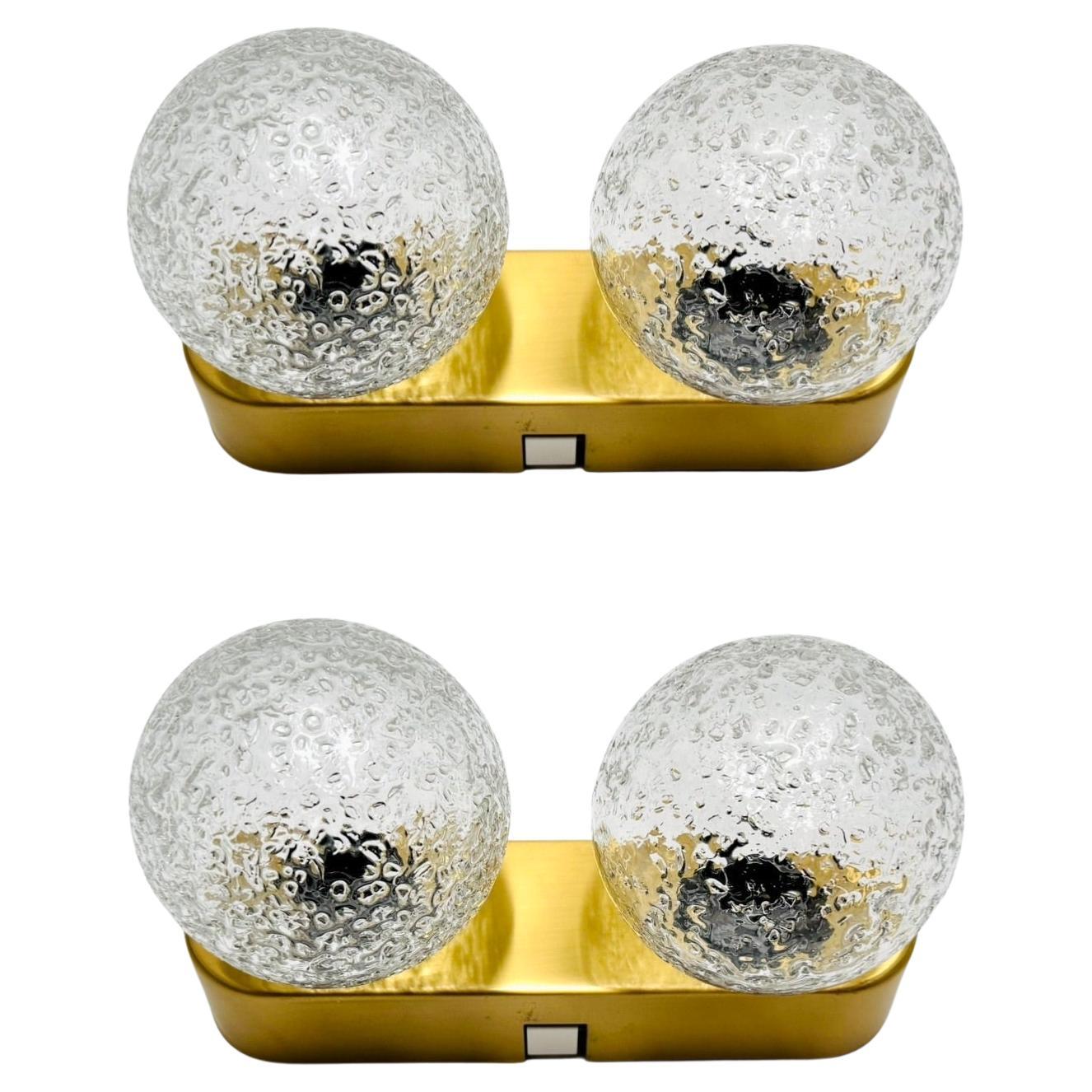 Set di 2 bellissime lampade da parete in vetro ghiaccio di Doria