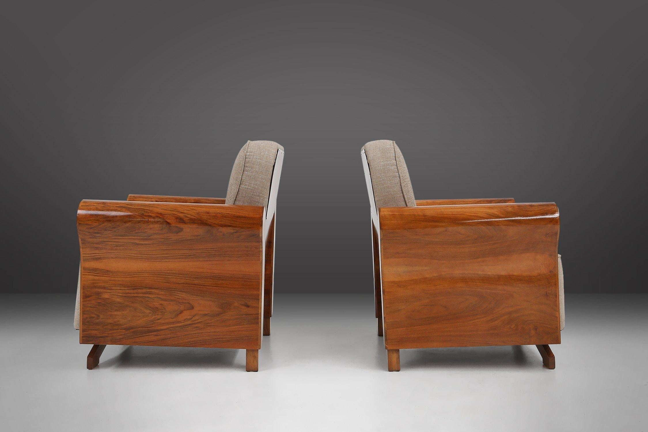Conjunto de 2 sillones Art Decó de bella factura chapados en nogal, Francia, 1930 Francés en venta