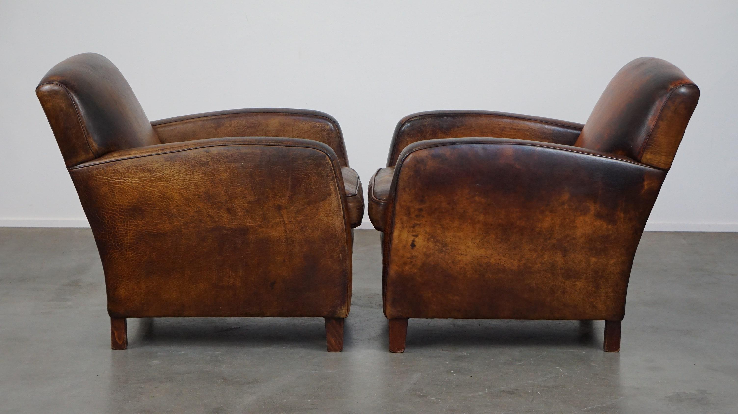 This wonderful and high-quality set of sheepskin armchairs features loose seat cushions. They have a stunning color combination and, due to their design, can easily be placed in almost any interior style. They have a beautiful, sleek appearance and