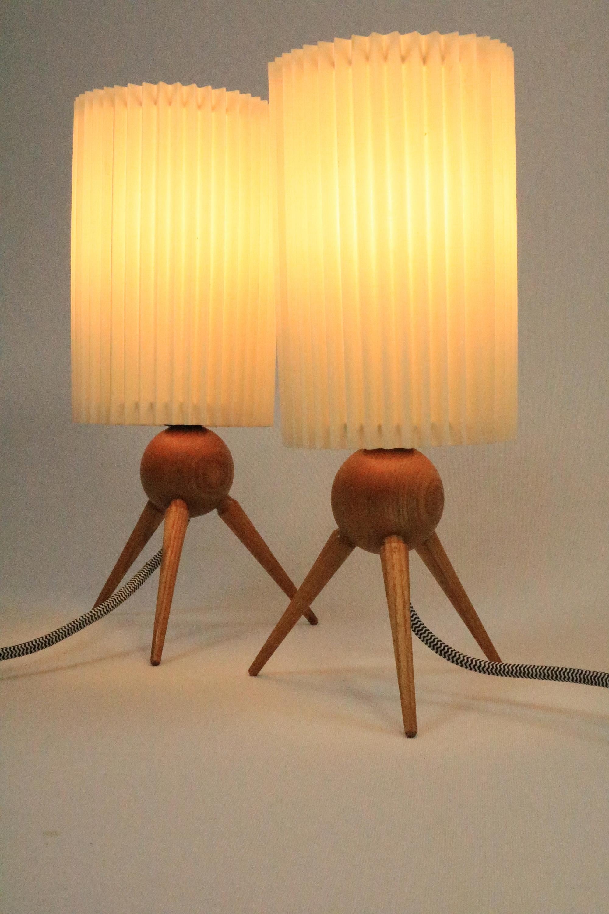 Set of 2 Beautiful Small Table Lamps, Germany, Tripod, 1950s For Sale 1