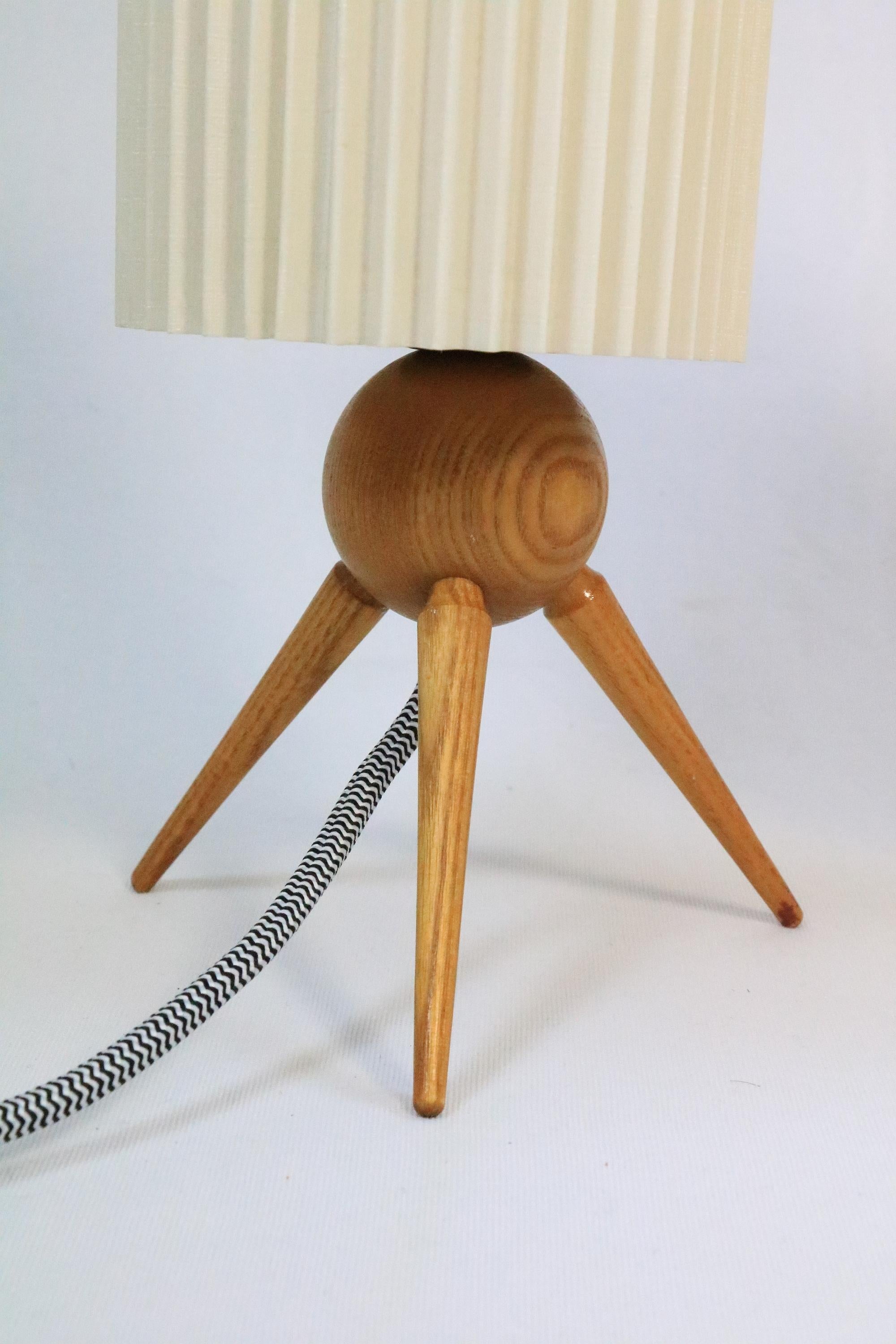 Set of 2 Beautiful Small Table Lamps, Germany, Tripod, 1950s For Sale 3