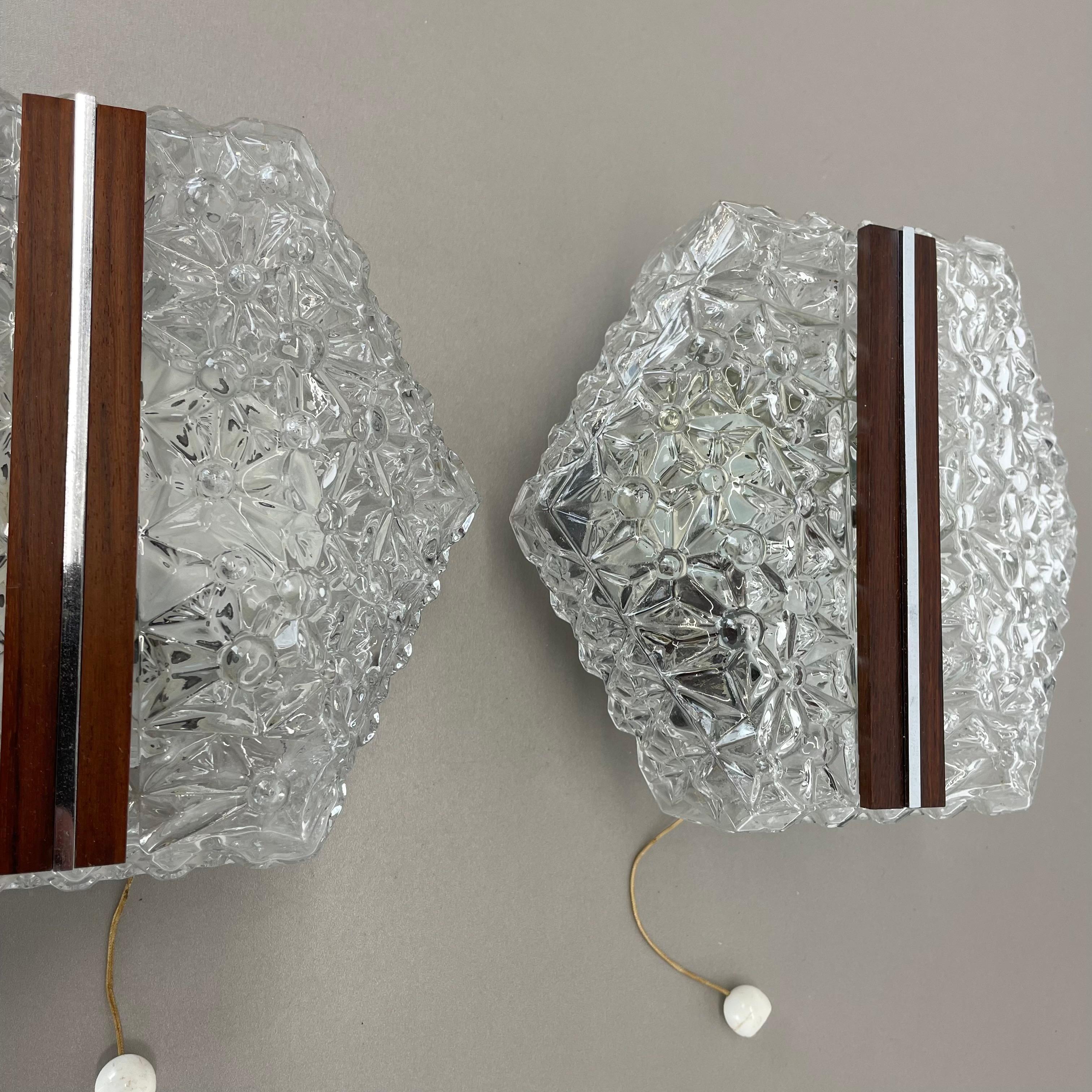 set of 2 beautiful textured glass and teak Wall Light Sconce, Germany, 1970s For Sale 2