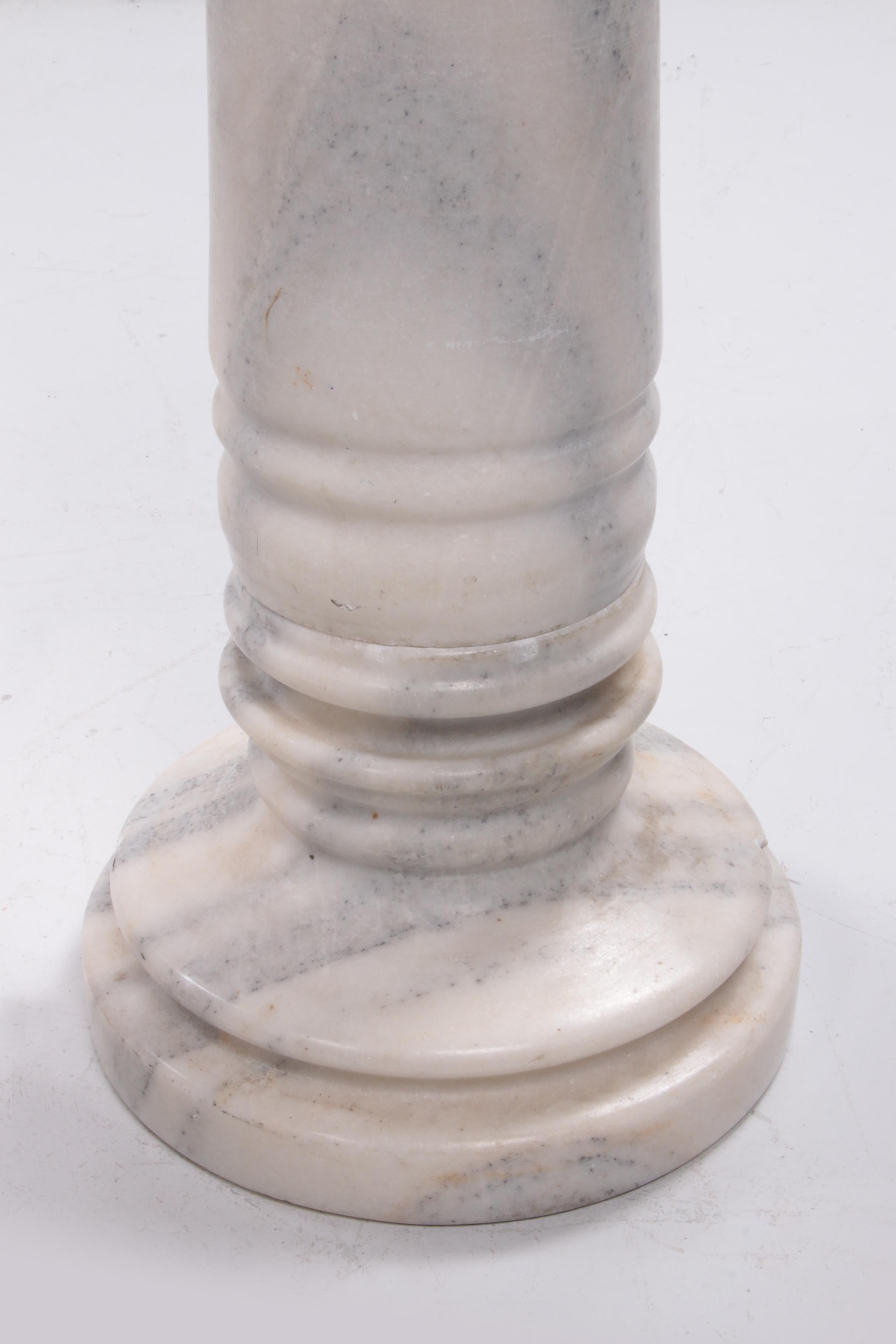 Set of 2 Beautiful White Grey Veined Marble Pedestals, France, 1920 For Sale 5