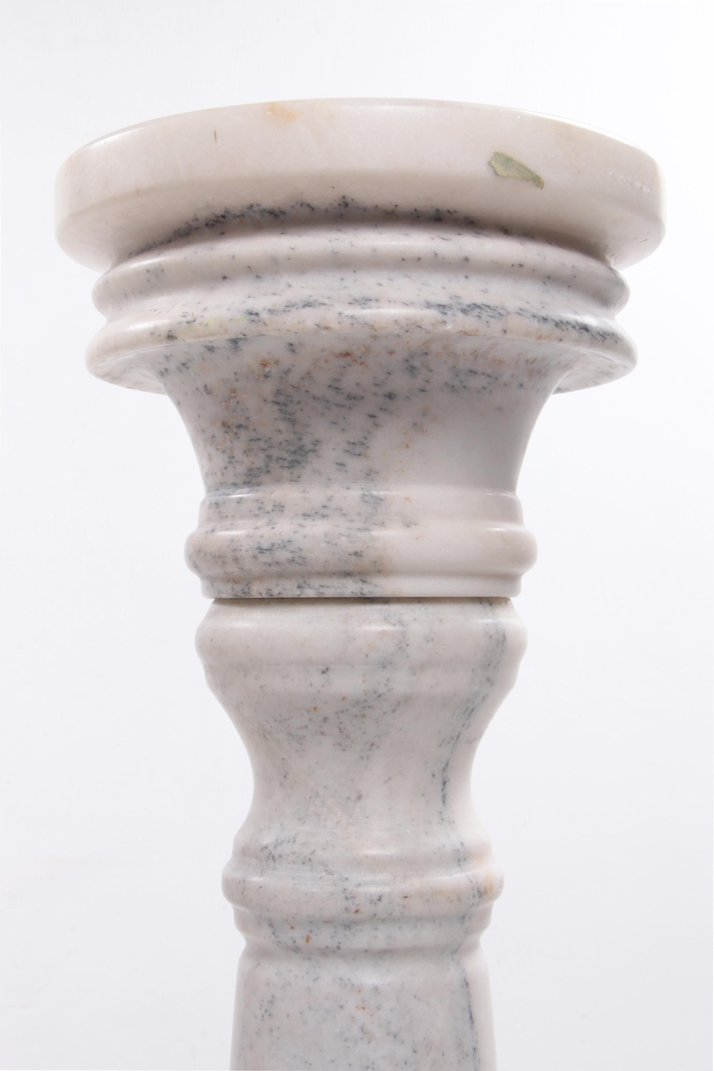 Set of 2 Beautiful White Grey Veined Marble Pedestals, France, 1920 For Sale 7
