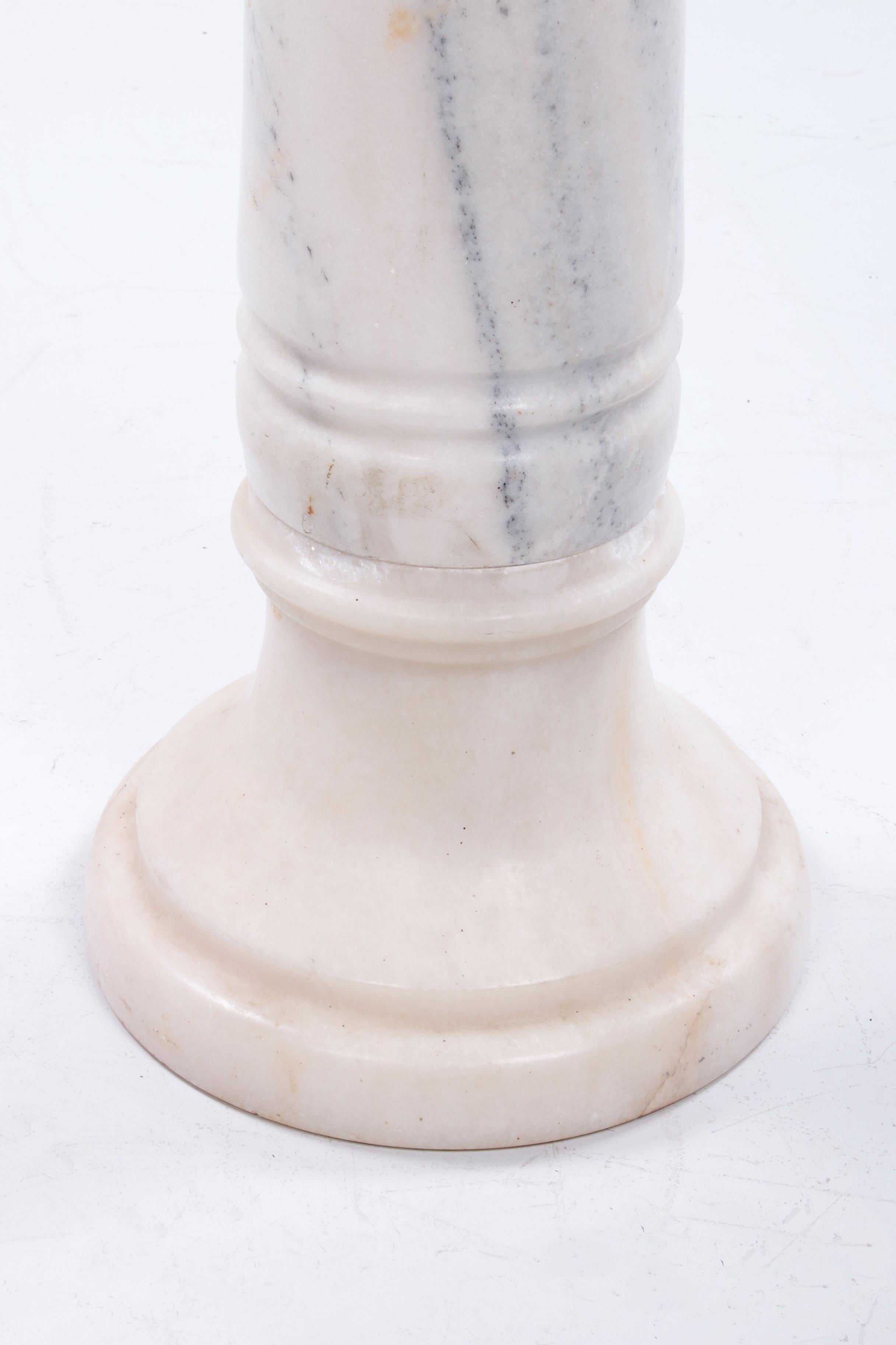 Mid-Century Modern Set of 2 Beautiful White Grey Veined Marble Pedestals, France, 1920 For Sale