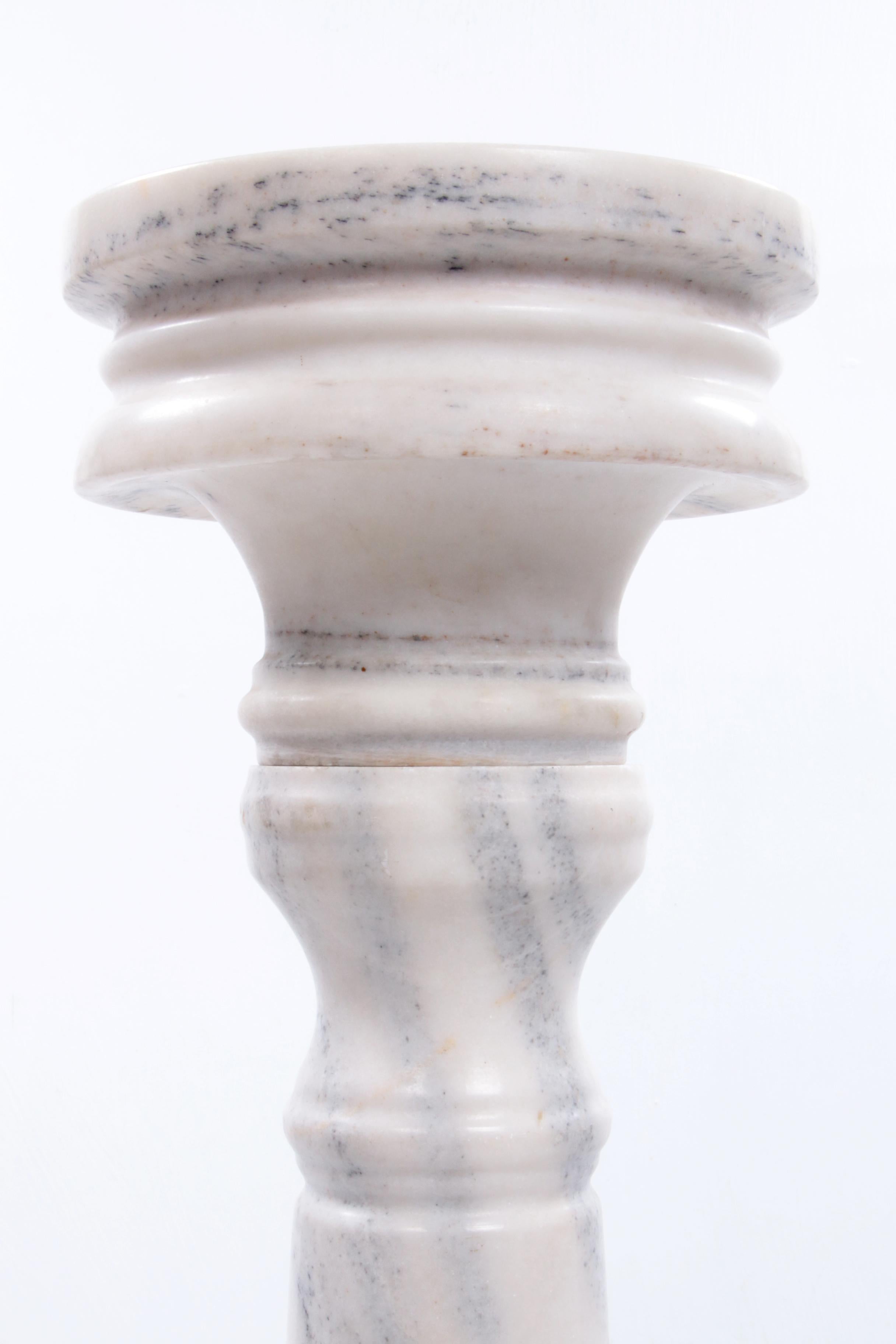 Set of 2 Beautiful White Grey Veined Marble Pedestals, France, 1920 In Fair Condition For Sale In Oostrum-Venray, NL