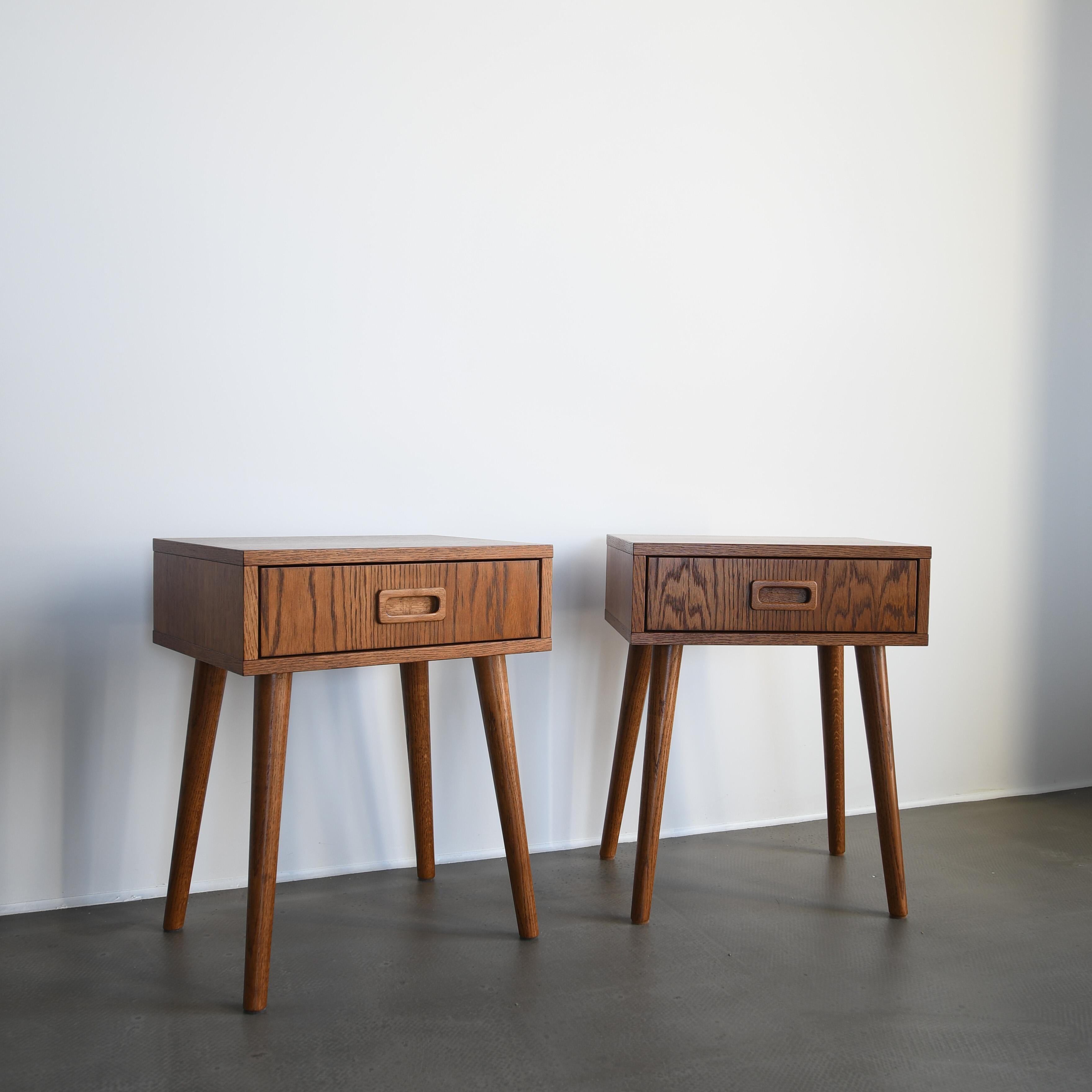 Set Of 2 Bedie Runo Bedstands by Pastform
Dimensions: D 35 x W 45 x H 57 cm.
Materials: Stained and varnished wood.

Available in different wood color finishes: Whiskey, Rum, BPA, Nobel, Brandy, Schwarz, Honig, Cognac, Nevada, Dunkelbraun, and