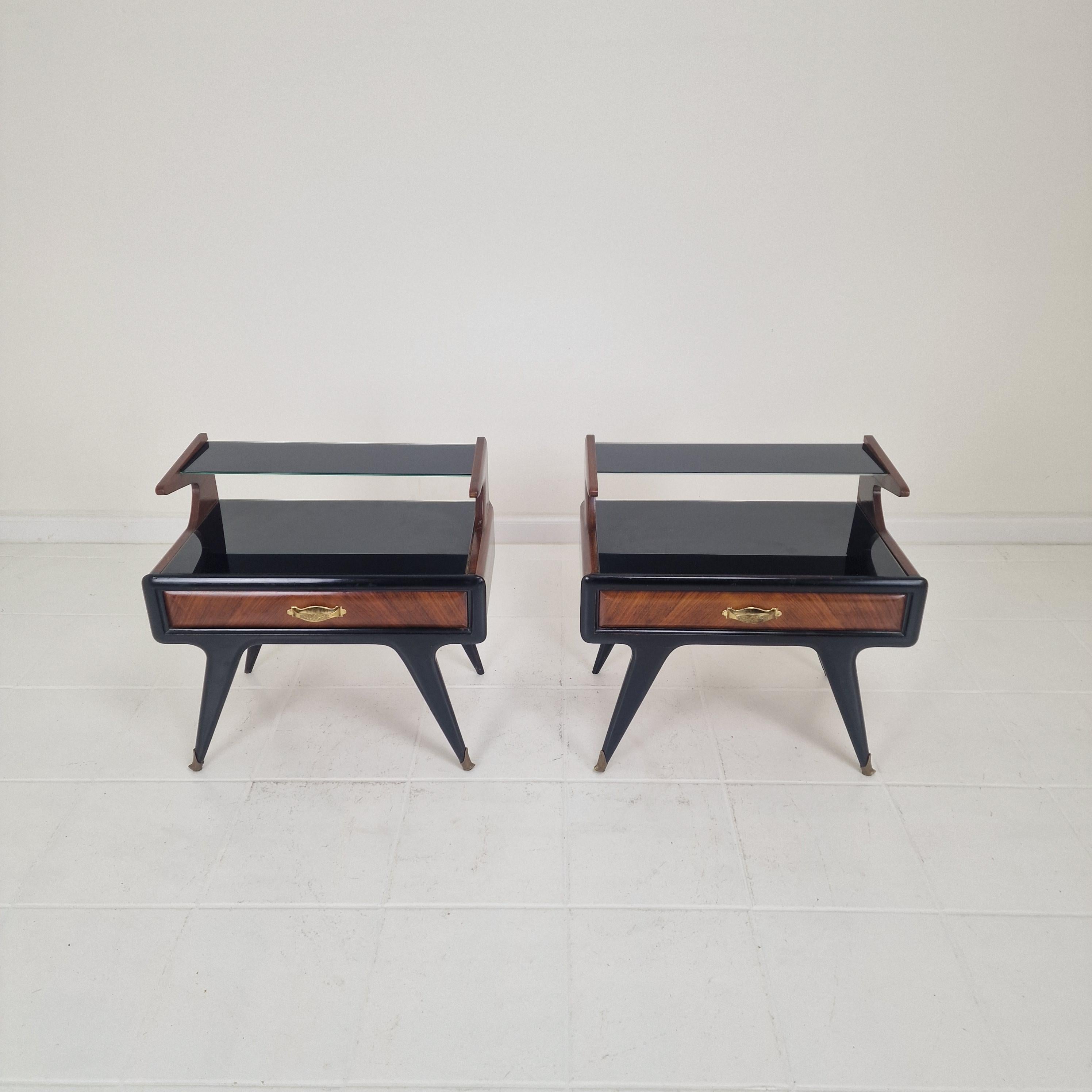 Hand-Crafted Set of 2 Bedside Tables or Nightstands in the style of Paolo Buffa, Italy 1950's For Sale