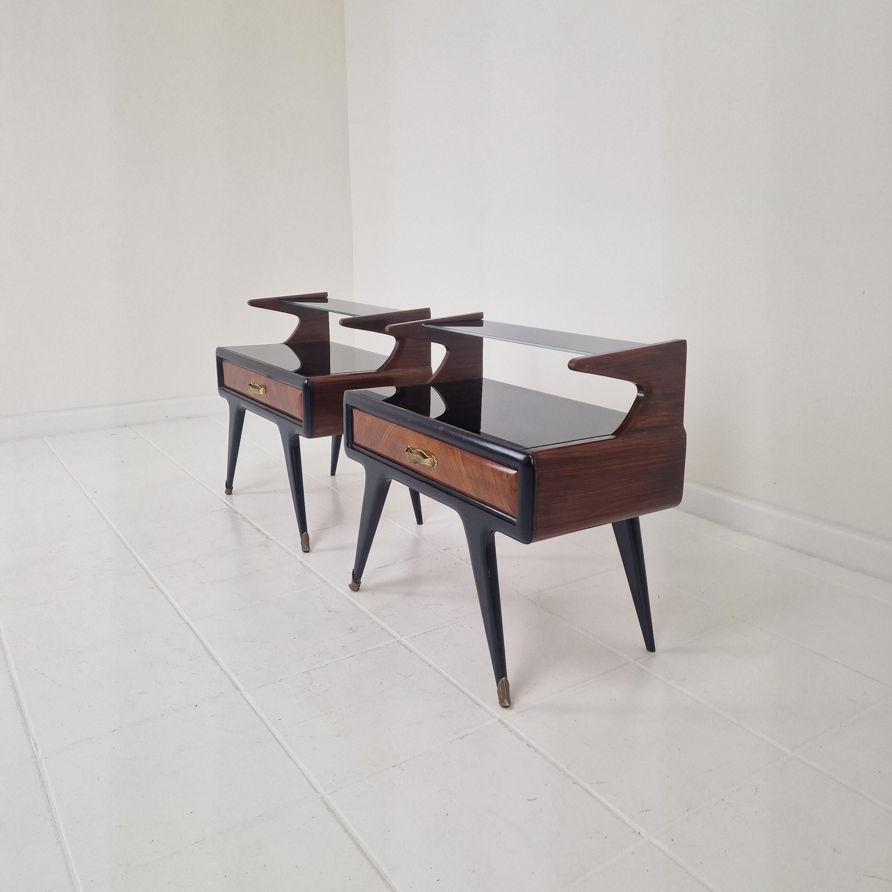 Set of 2 Bedside Tables or Nightstands in the style of Paolo Buffa, Italy 1950's In Good Condition For Sale In Oud Beijerland, NL